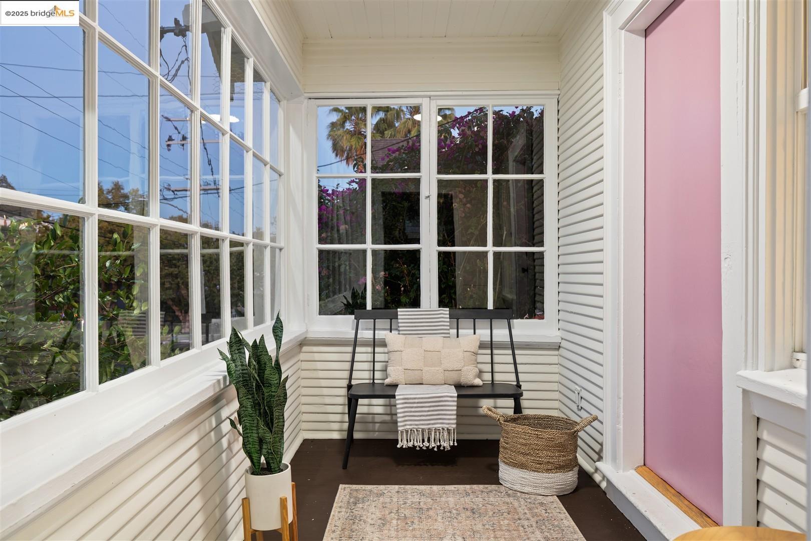Detail Gallery Image 4 of 35 For 4207 Aqua Vista St, Oakland,  CA 94601 - 2 Beds | 1 Baths