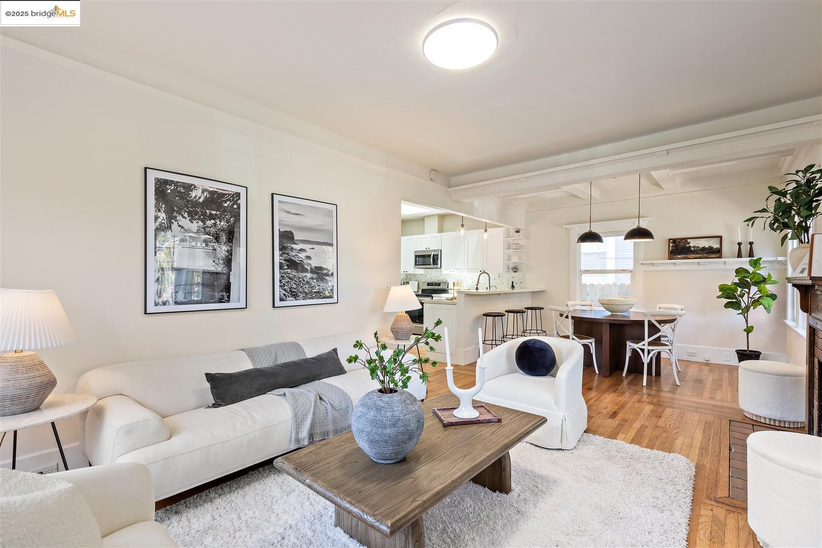 Detail Gallery Image 6 of 35 For 4207 Aqua Vista St, Oakland,  CA 94601 - 2 Beds | 1 Baths