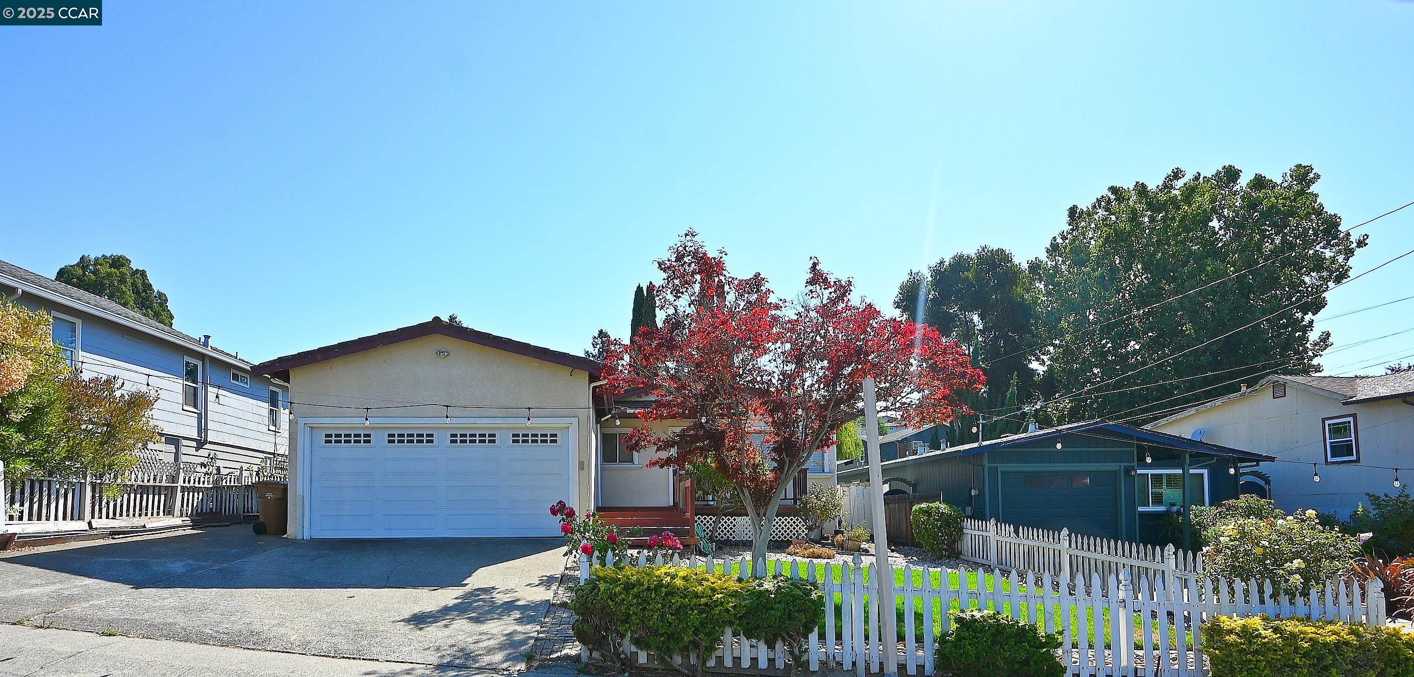 Detail Gallery Image 2 of 48 For 2156 Monterey Avenue, Martinez,  CA 94553-2722 - 3 Beds | 2 Baths