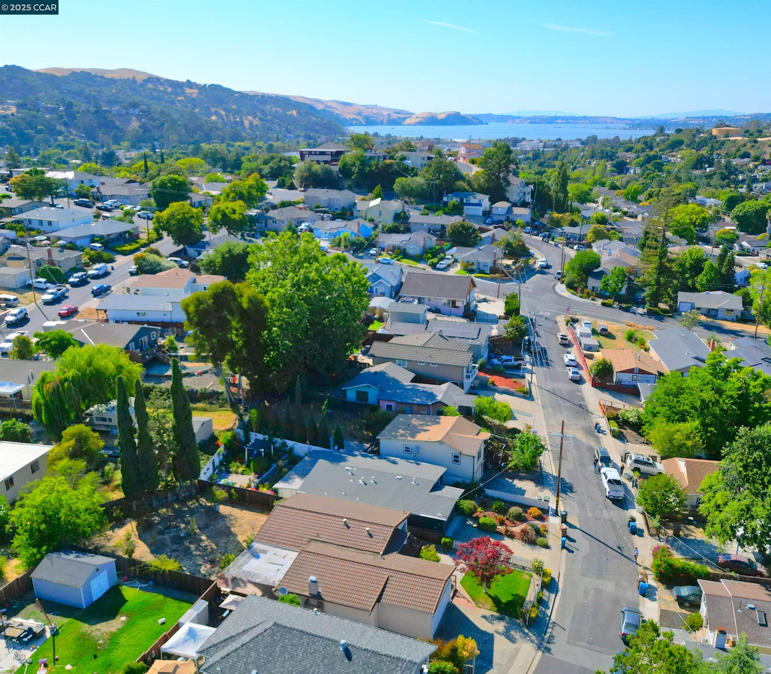Detail Gallery Image 15 of 48 For 2156 Monterey Avenue, Martinez,  CA 94553-2722 - 3 Beds | 2 Baths