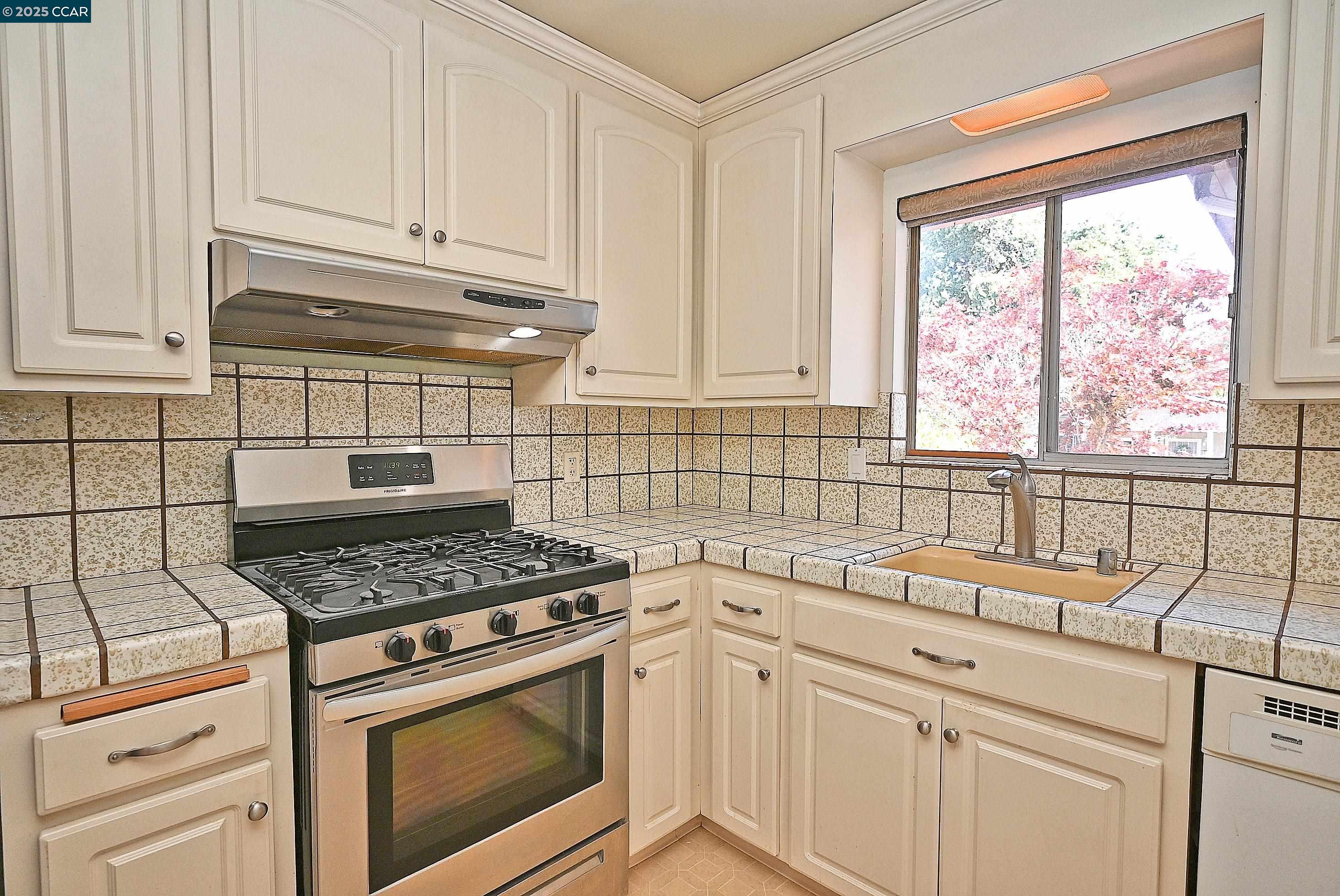 Detail Gallery Image 33 of 48 For 2156 Monterey Avenue, Martinez,  CA 94553-2722 - 3 Beds | 2 Baths