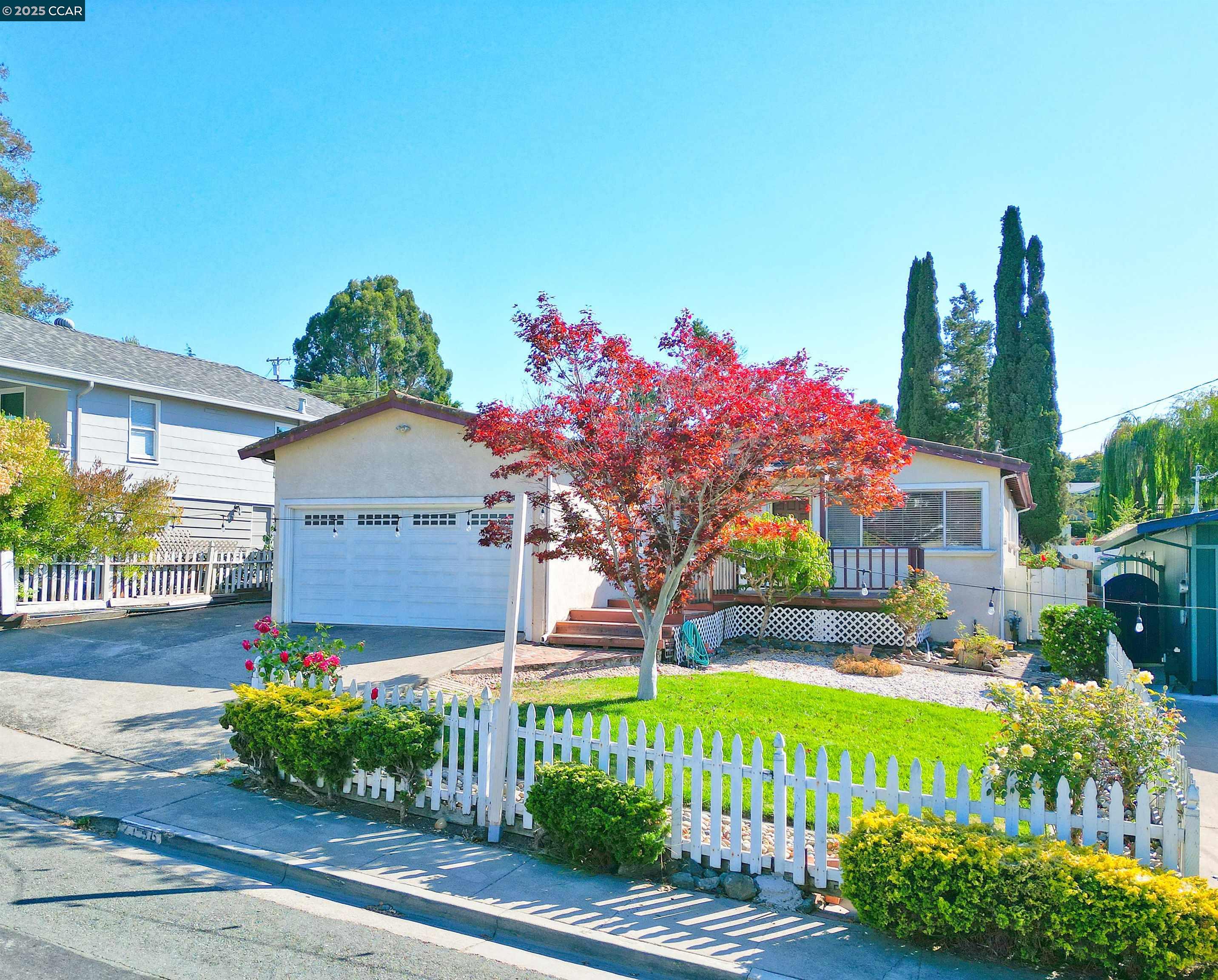 Detail Gallery Image 6 of 48 For 2156 Monterey Avenue, Martinez,  CA 94553-2722 - 3 Beds | 2 Baths