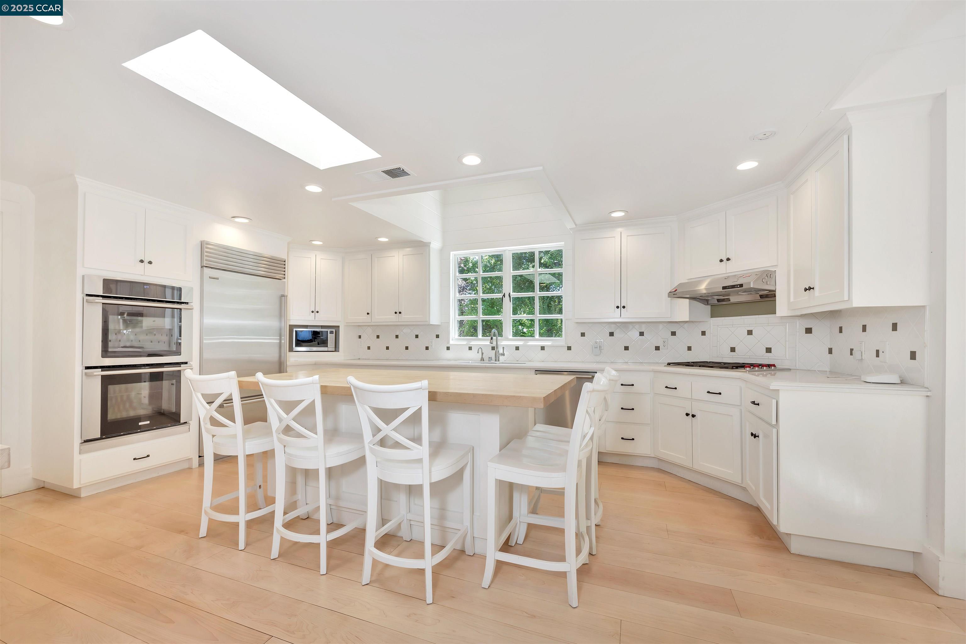 Detail Gallery Image 6 of 28 For 772 John Way, Lafayette,  CA 94549 - 4 Beds | 3 Baths