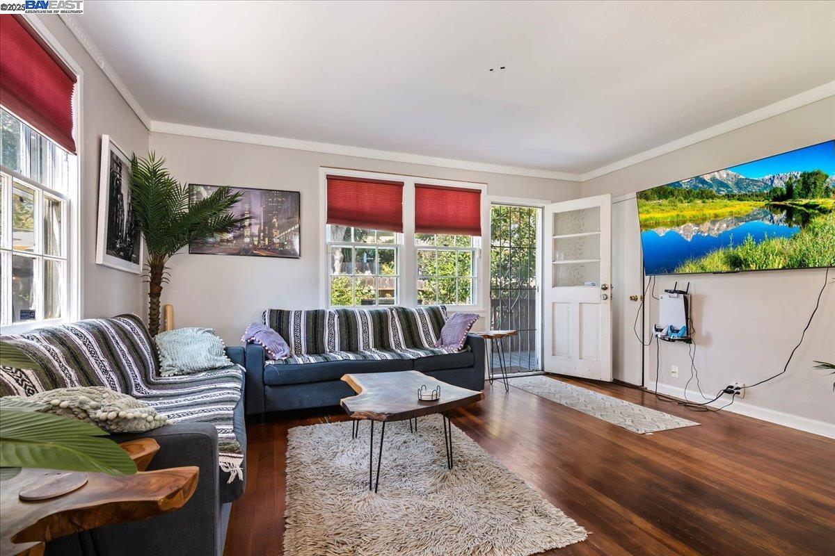 Detail Gallery Image 6 of 17 For 44 Parrott St, Vallejo,  CA 94590 - 3 Beds | 1/1 Baths