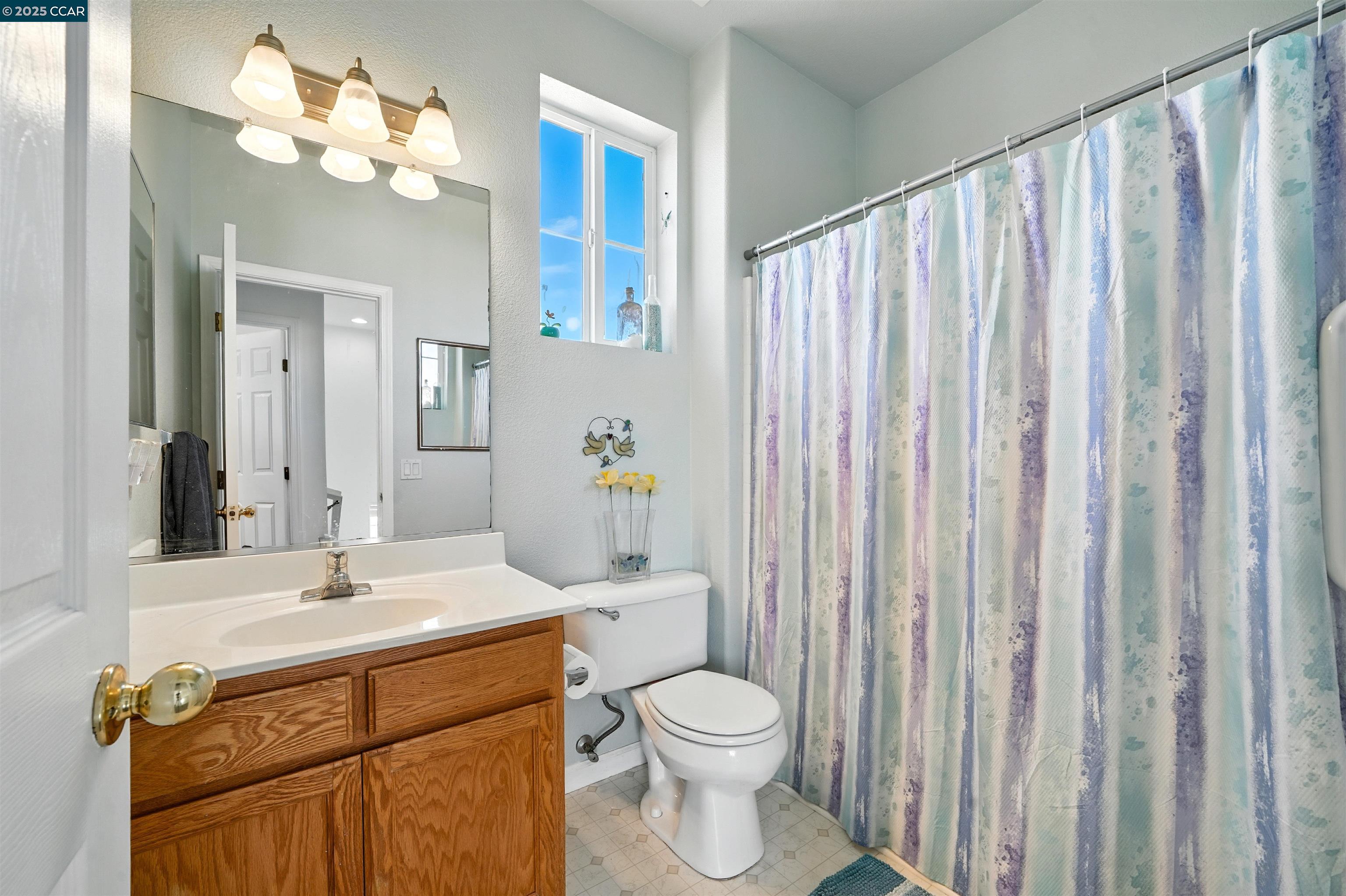 Detail Gallery Image 13 of 21 For 406 Cape May Ct, Pittsburg,  CA 94565 - 3 Beds | 2/1 Baths