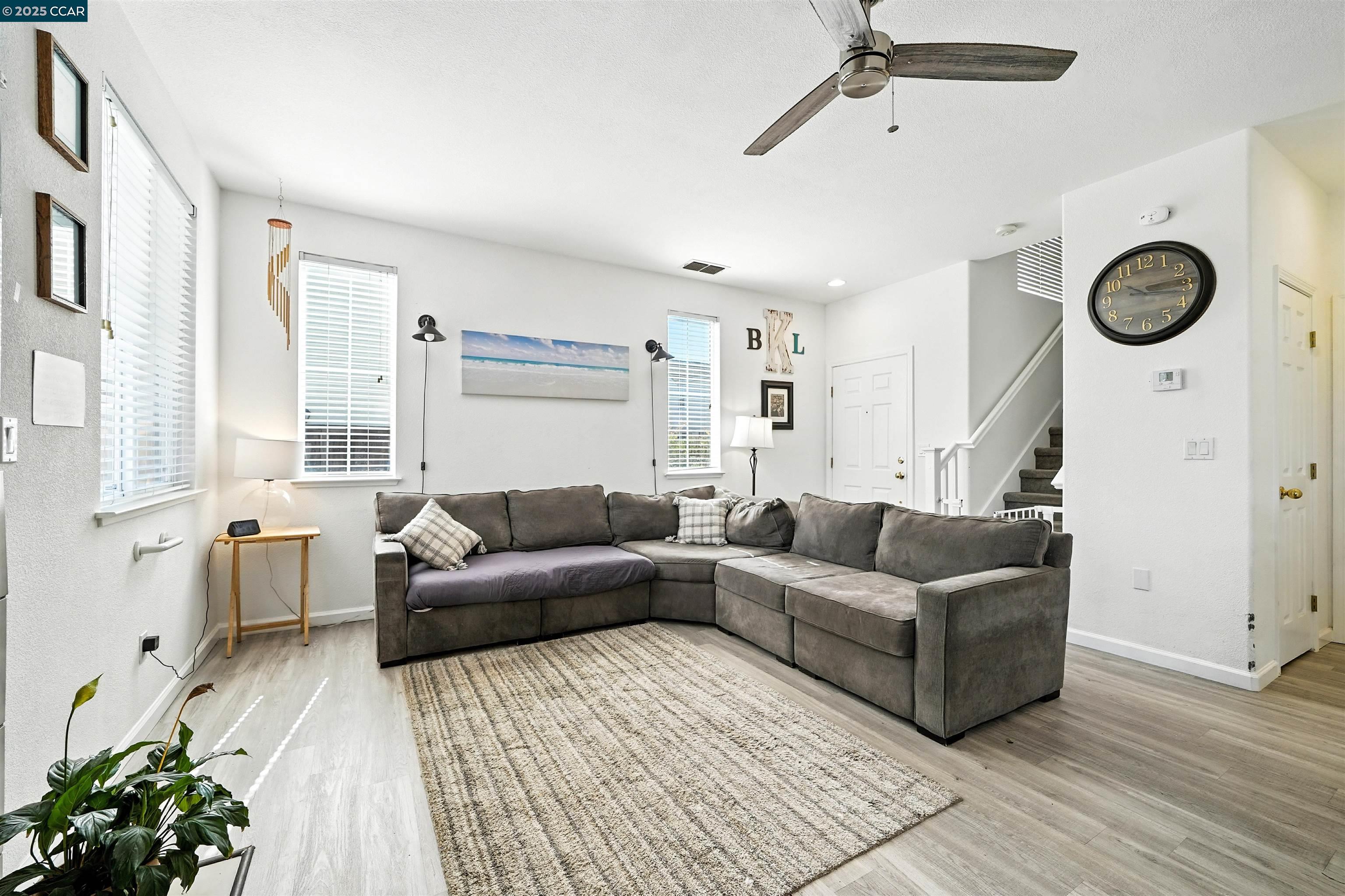 Detail Gallery Image 4 of 21 For 406 Cape May Ct, Pittsburg,  CA 94565 - 3 Beds | 2/1 Baths