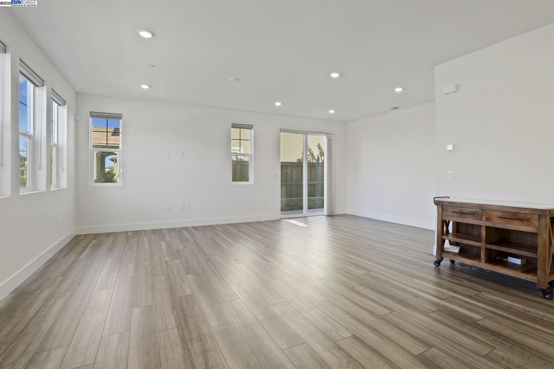 Detail Gallery Image 18 of 45 For 2208 Daimler St, Lathrop,  CA 95330 - 3 Beds | 2/1 Baths