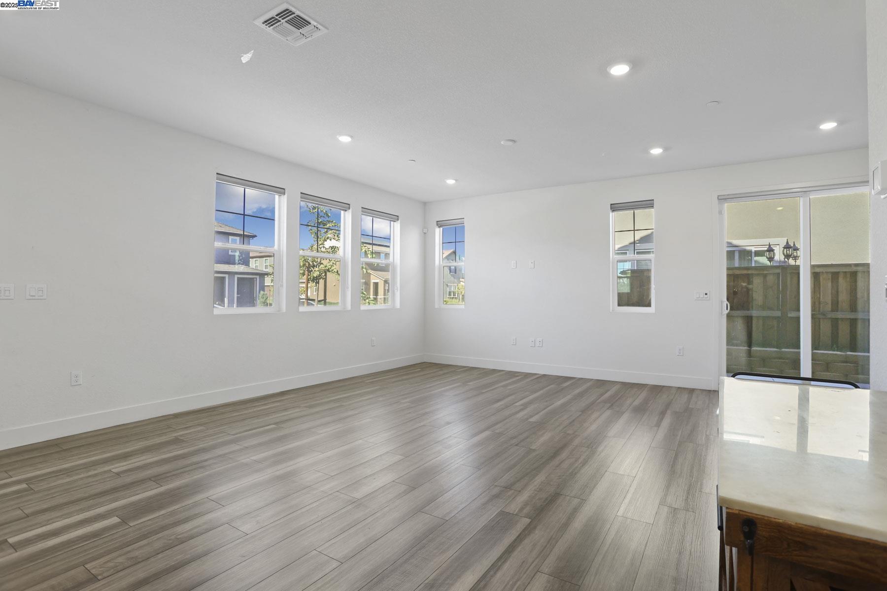 Detail Gallery Image 19 of 45 For 2208 Daimler St, Lathrop,  CA 95330 - 3 Beds | 2/1 Baths
