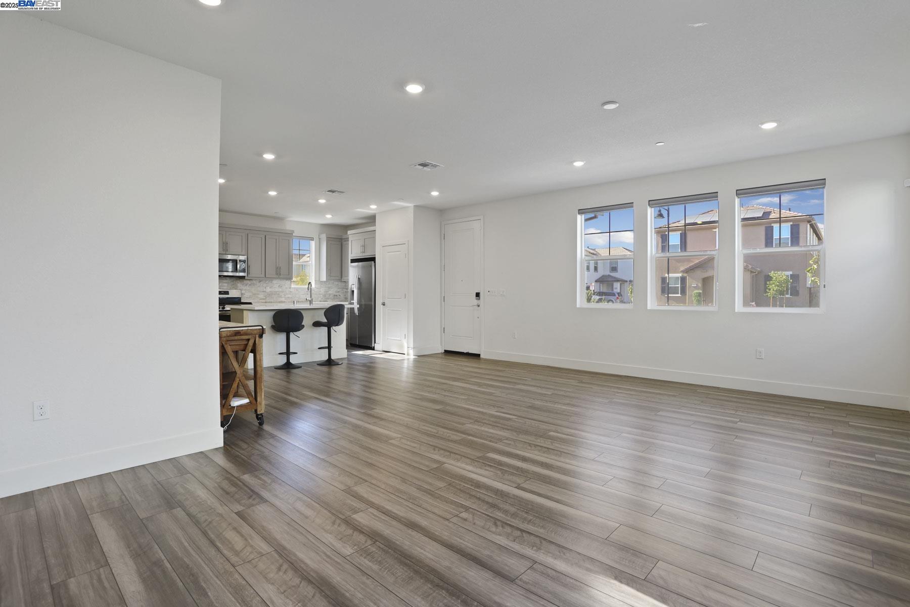 Detail Gallery Image 20 of 45 For 2208 Daimler St, Lathrop,  CA 95330 - 3 Beds | 2/1 Baths