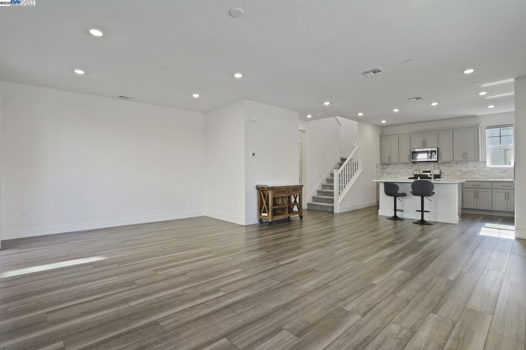 Detail Gallery Image 21 of 45 For 2208 Daimler St, Lathrop,  CA 95330 - 3 Beds | 2/1 Baths