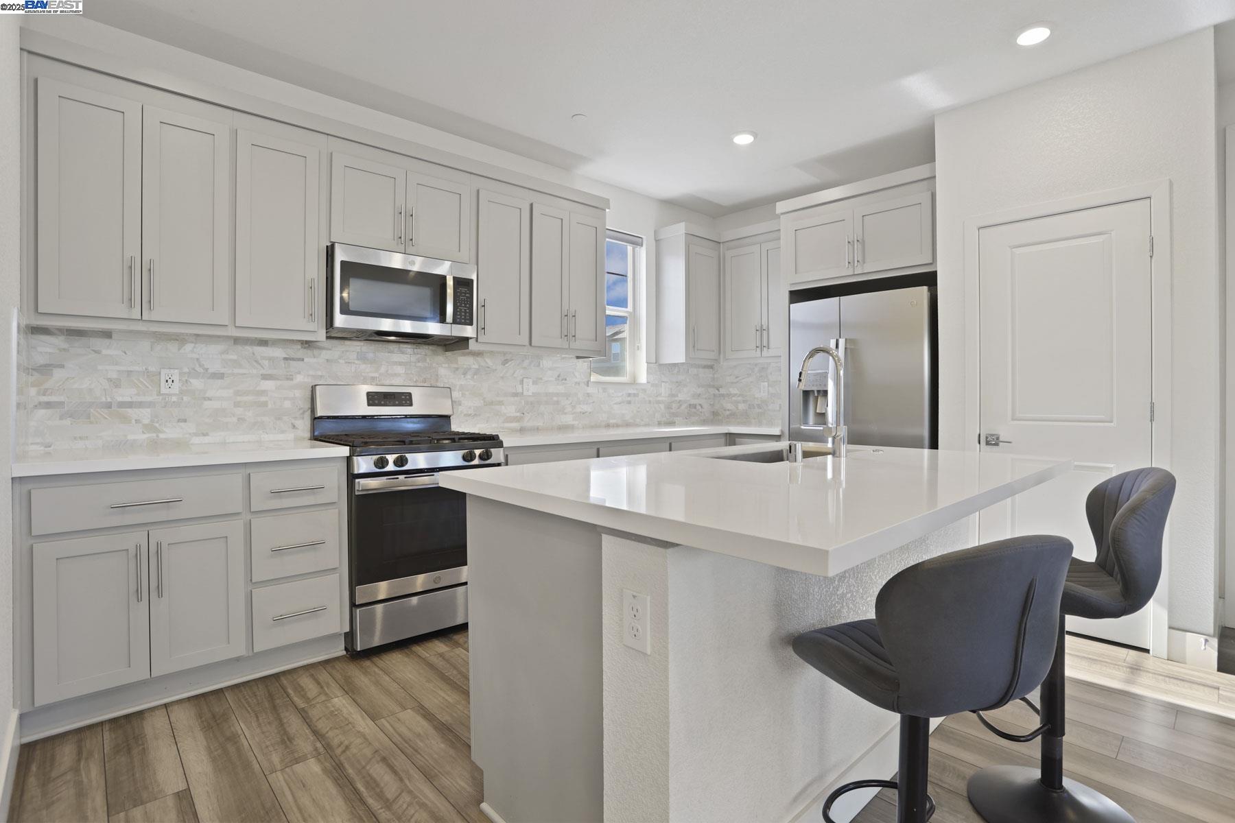 Detail Gallery Image 23 of 45 For 2208 Daimler St, Lathrop,  CA 95330 - 3 Beds | 2/1 Baths
