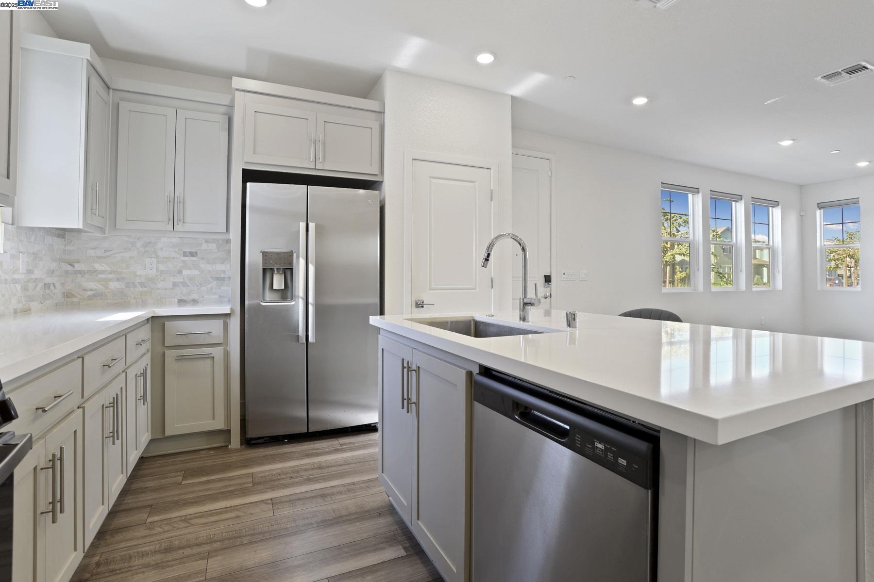 Detail Gallery Image 24 of 45 For 2208 Daimler St, Lathrop,  CA 95330 - 3 Beds | 2/1 Baths