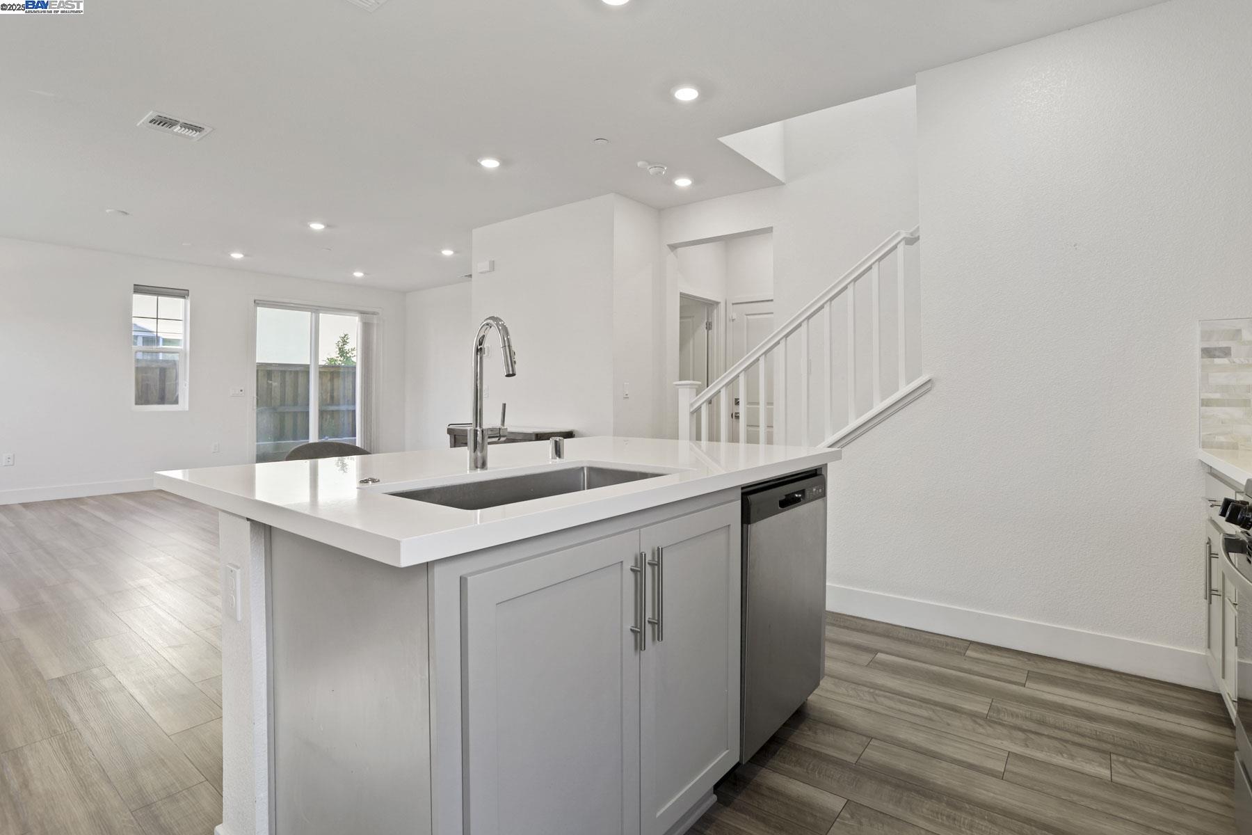 Detail Gallery Image 25 of 45 For 2208 Daimler St, Lathrop,  CA 95330 - 3 Beds | 2/1 Baths