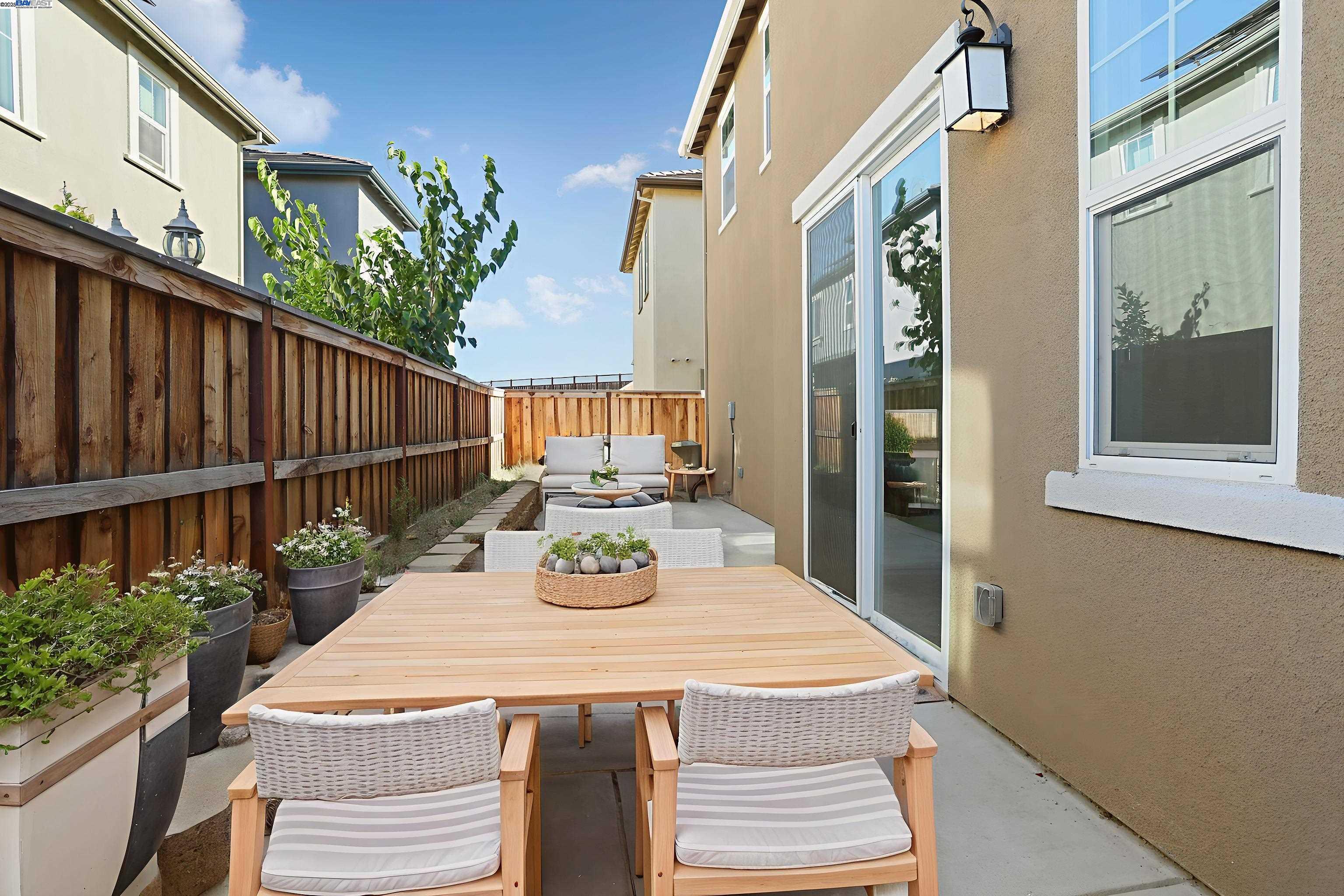 Detail Gallery Image 9 of 45 For 2208 Daimler St, Lathrop,  CA 95330 - 3 Beds | 2/1 Baths