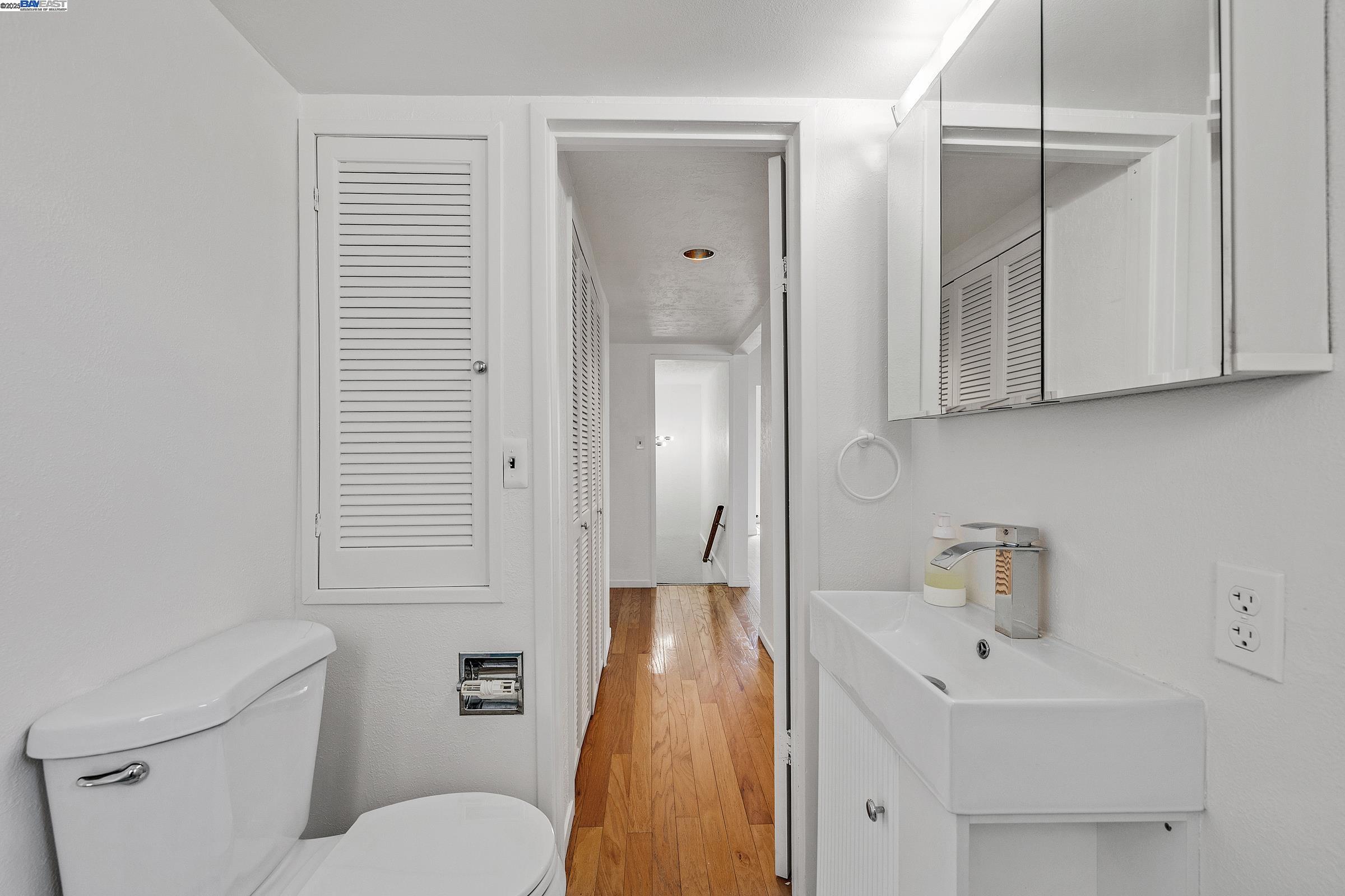 Detail Gallery Image 11 of 34 For 1939 Placer Dr, San Leandro,  CA 94578 - 2 Beds | 2 Baths
