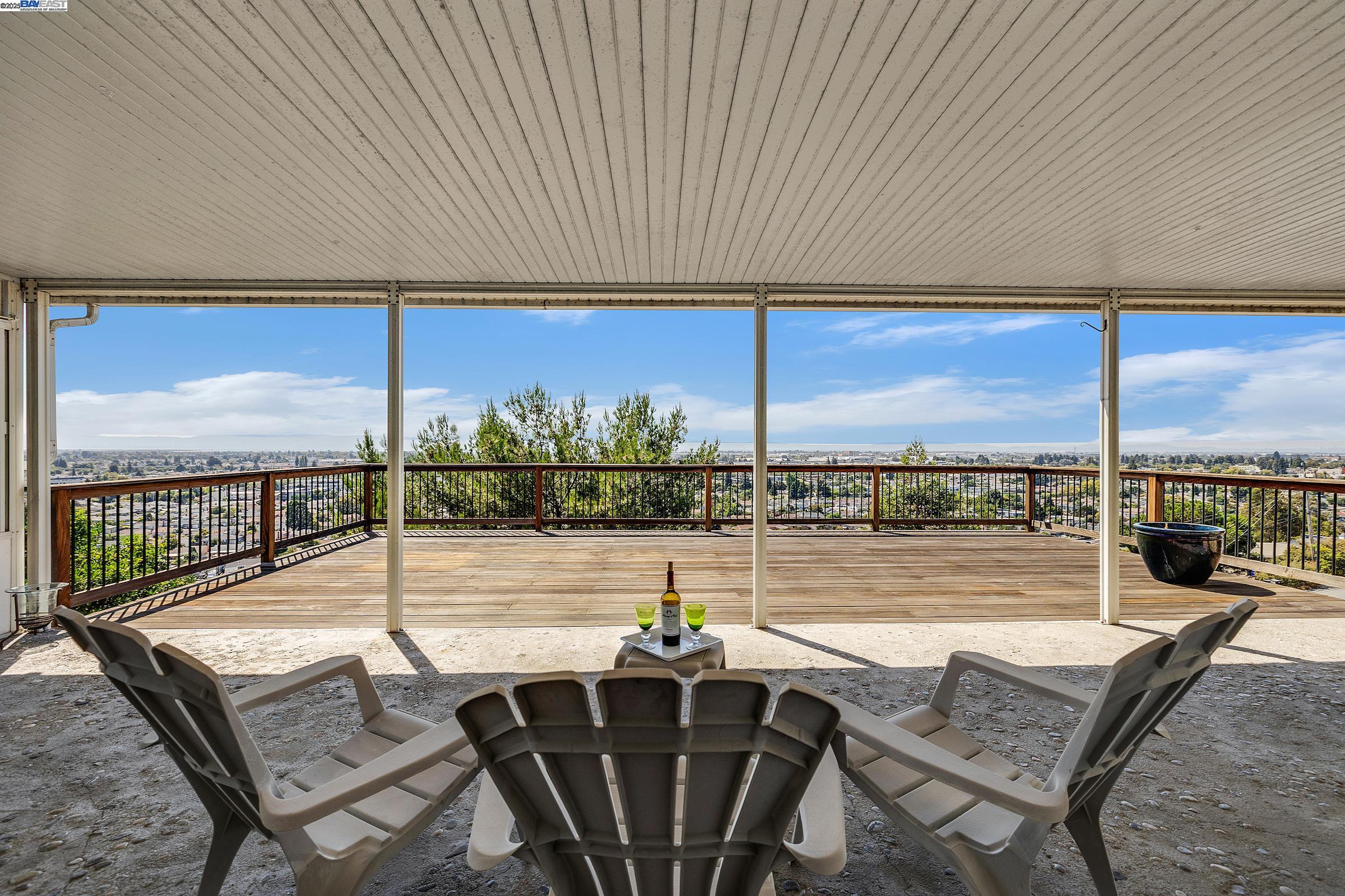 Detail Gallery Image 4 of 34 For 1939 Placer Dr, San Leandro,  CA 94578 - 2 Beds | 2 Baths