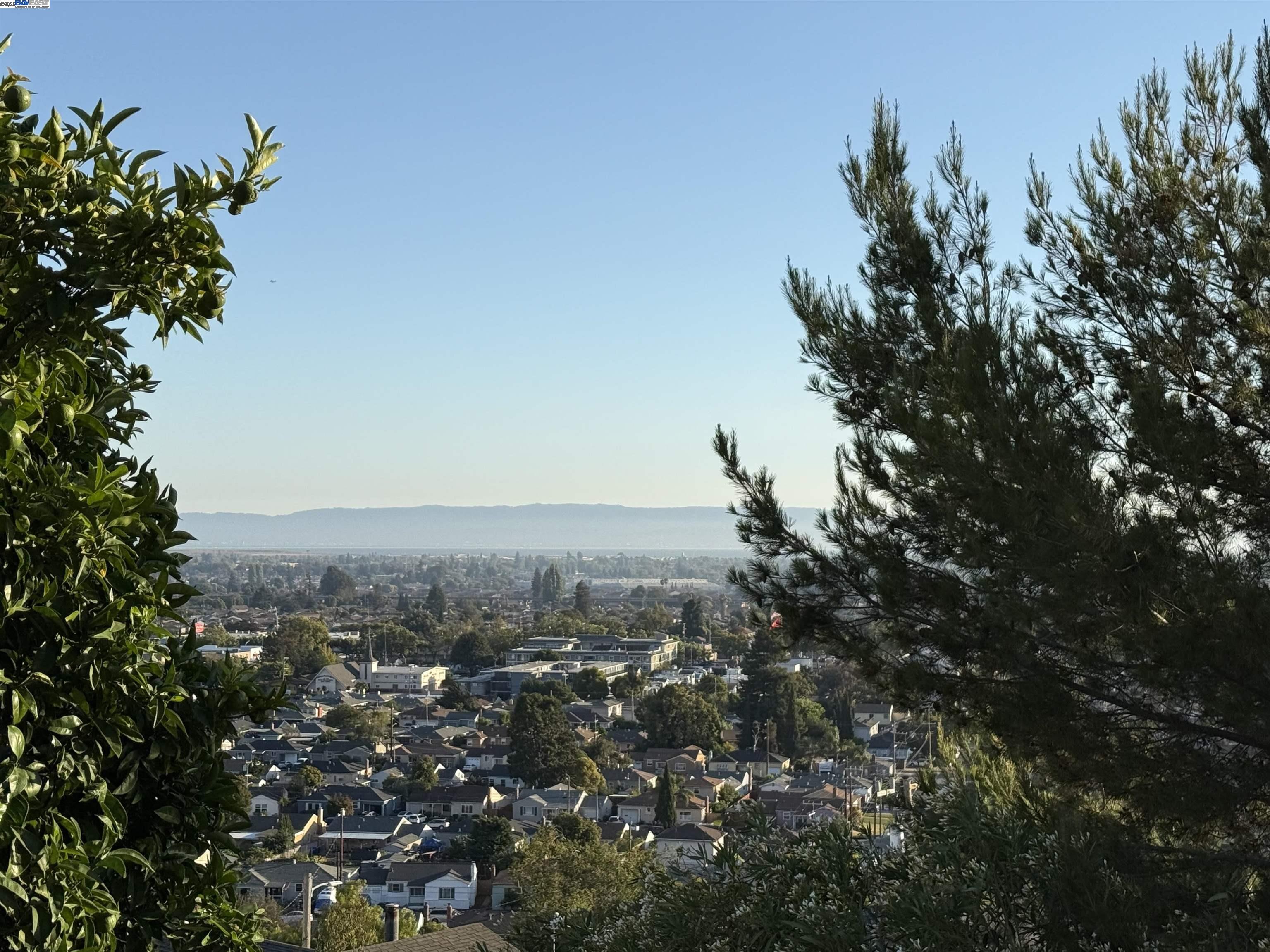 Detail Gallery Image 31 of 34 For 1939 Placer Dr, San Leandro,  CA 94578 - 2 Beds | 2 Baths