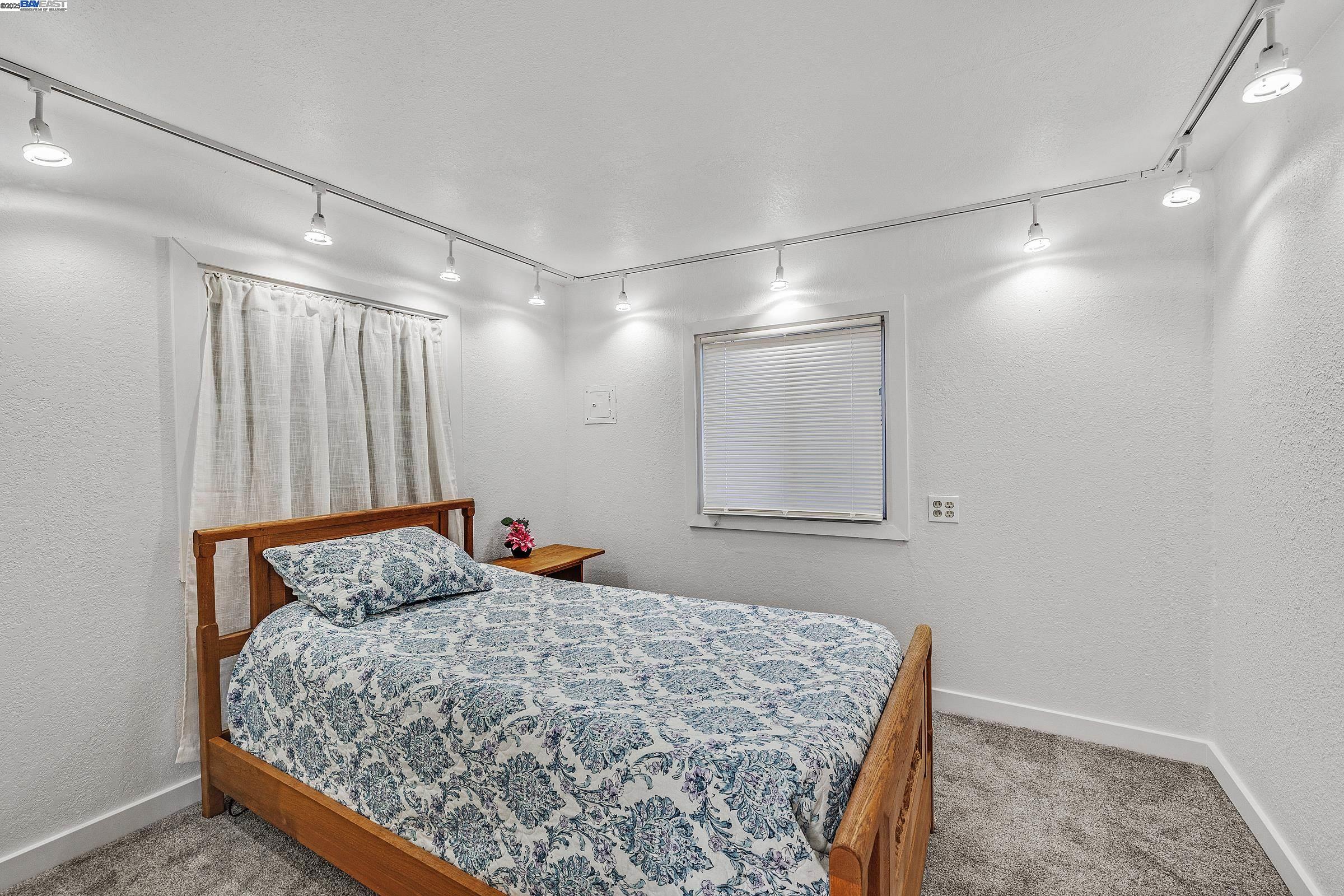 Detail Gallery Image 7 of 34 For 1939 Placer Dr, San Leandro,  CA 94578 - 2 Beds | 2 Baths