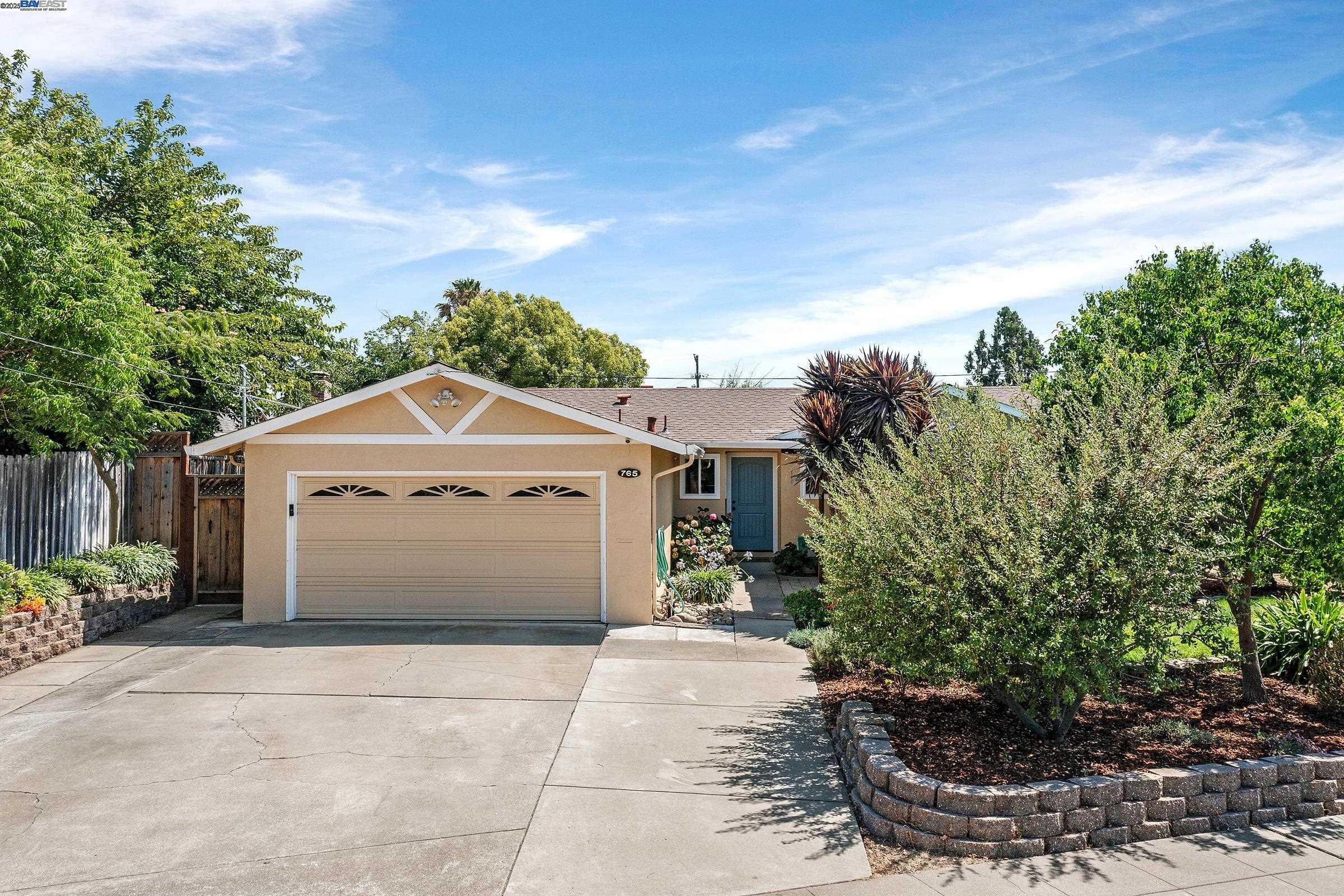 Detail Gallery Image 1 of 36 For 765 Moraga Drive, Livermore,  CA 94550 - 3 Beds | 2 Baths