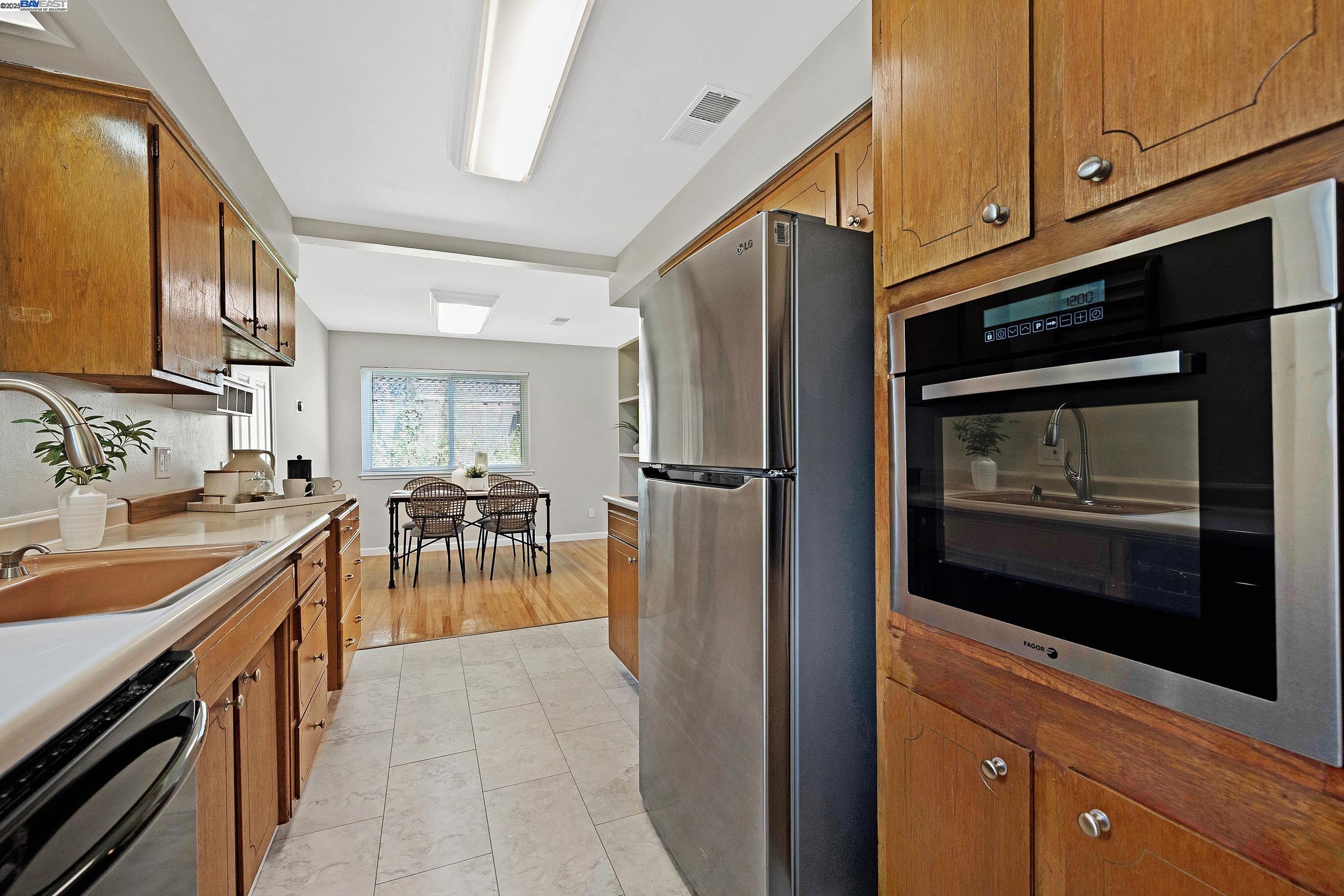 Detail Gallery Image 13 of 36 For 765 Moraga Drive, Livermore,  CA 94550 - 3 Beds | 2 Baths