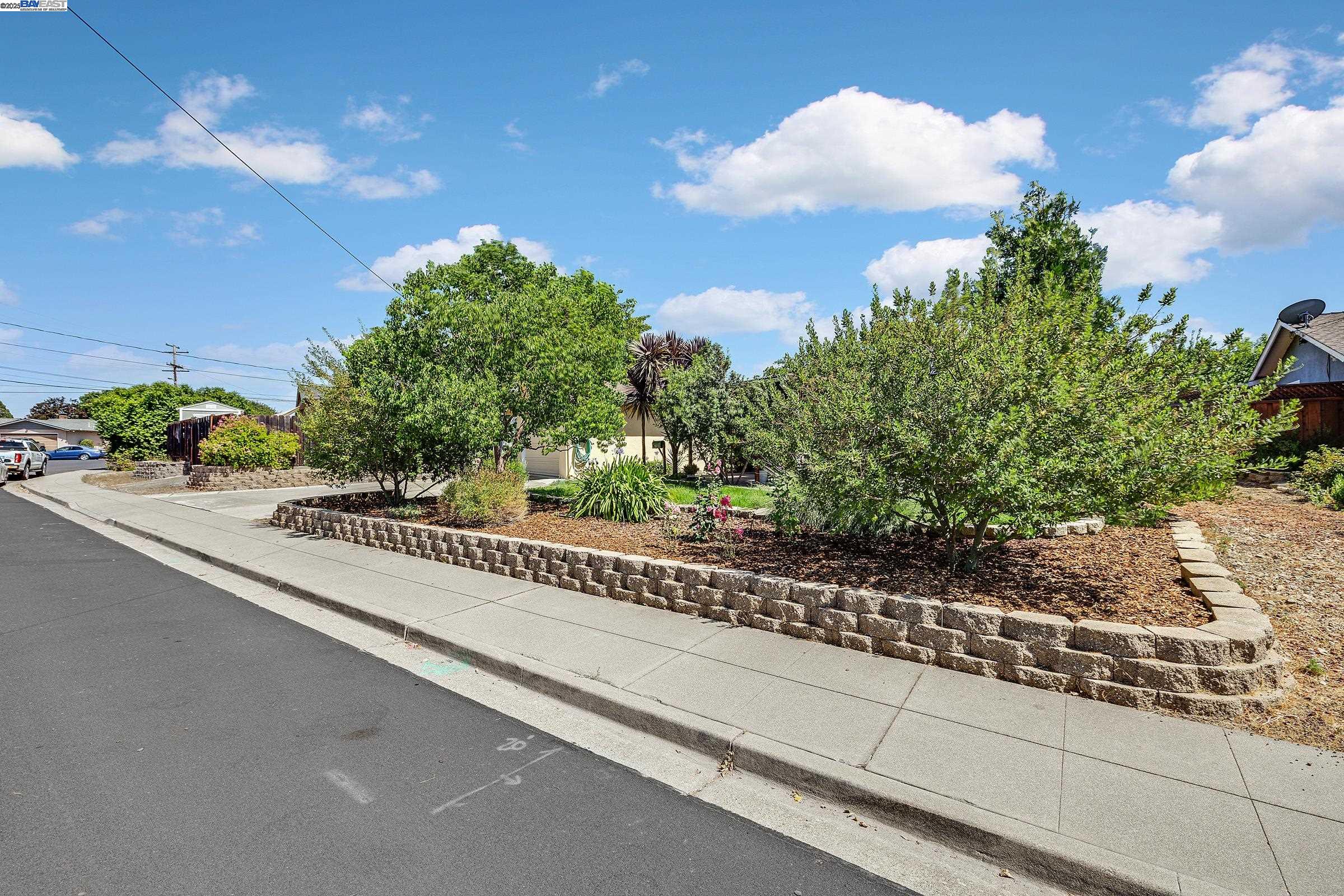 Detail Gallery Image 34 of 36 For 765 Moraga Drive, Livermore,  CA 94550 - 3 Beds | 2 Baths