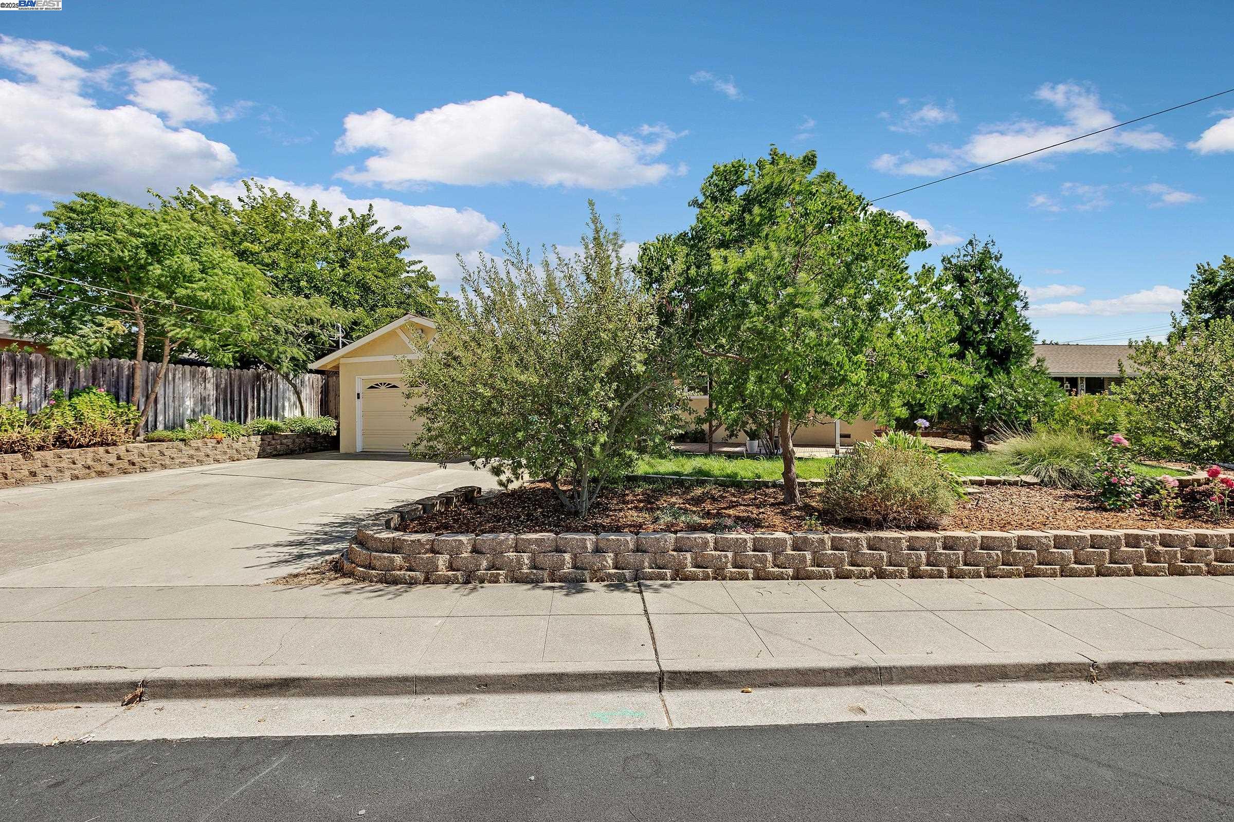 Detail Gallery Image 6 of 36 For 765 Moraga Drive, Livermore,  CA 94550 - 3 Beds | 2 Baths