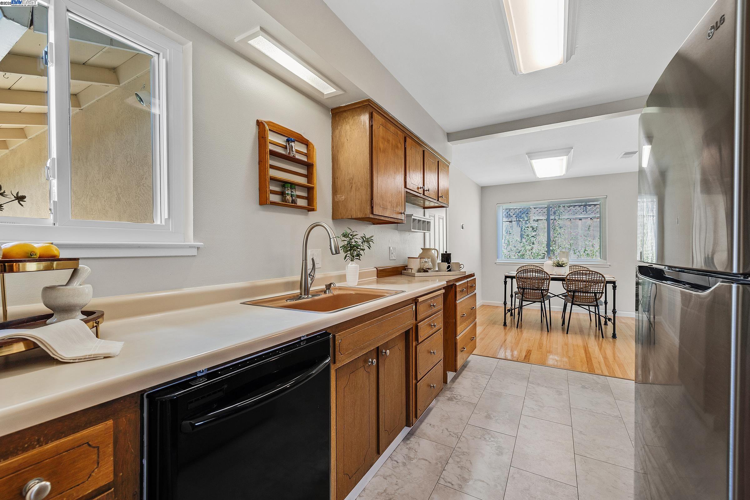 Detail Gallery Image 10 of 36 For 765 Moraga Drive, Livermore,  CA 94550 - 3 Beds | 2 Baths