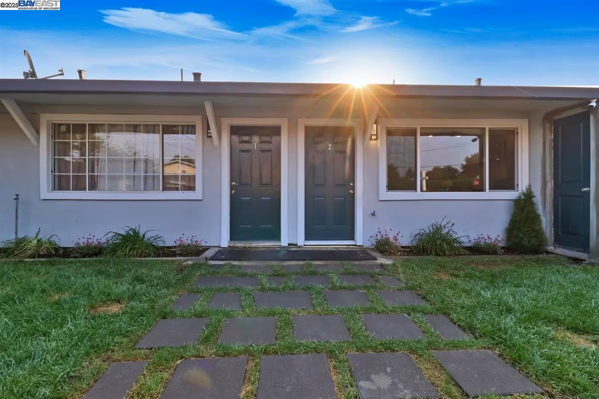 Detail Gallery Image 1 of 8 For 2118 Addison Ave, East Palo Alto,  CA 94303 - 4 Beds | 4 Baths