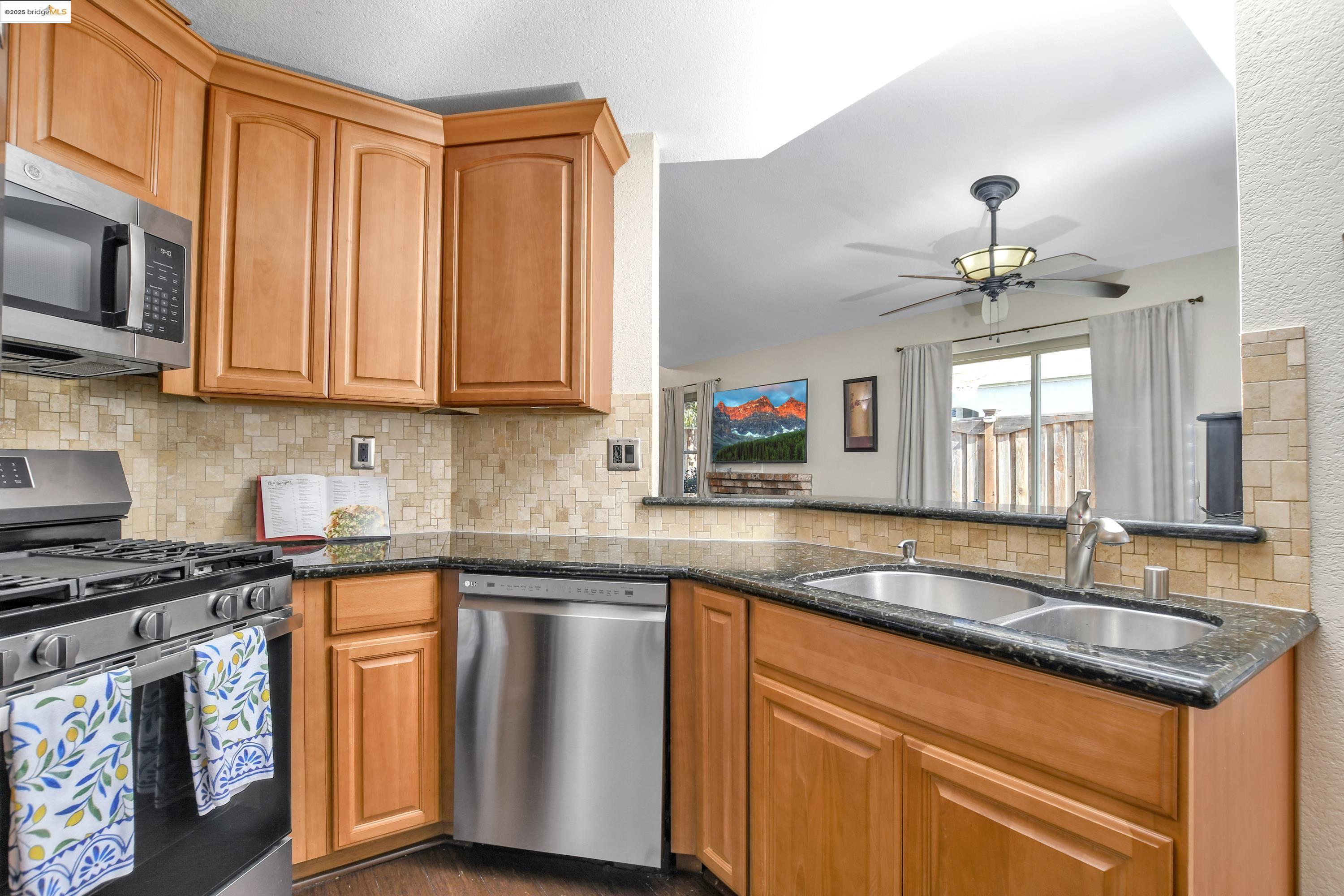 Detail Gallery Image 13 of 27 For 230 Robinwood Ave, Oakley,  CA 94561 - 3 Beds | 2 Baths