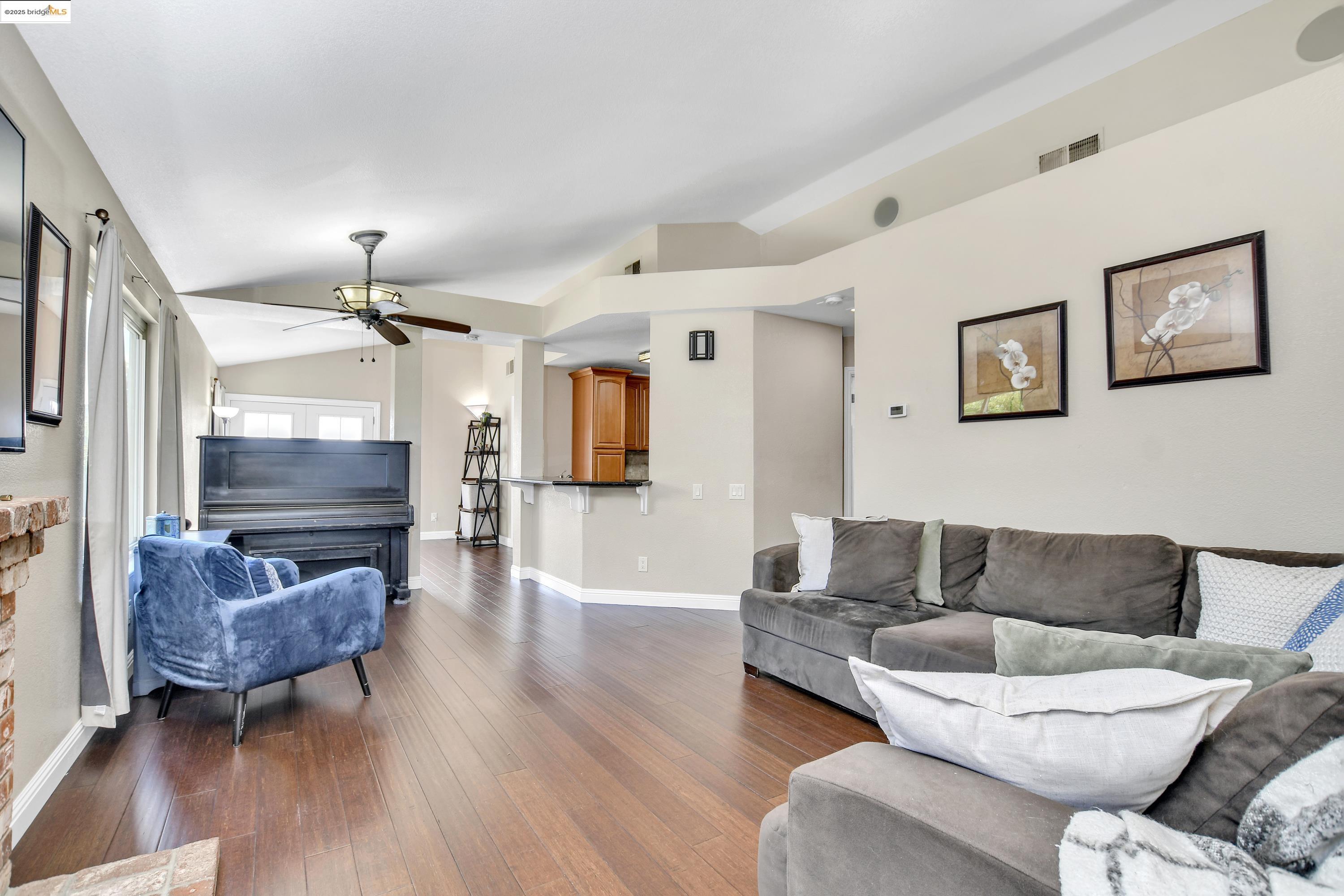 Detail Gallery Image 8 of 27 For 230 Robinwood Ave, Oakley,  CA 94561 - 3 Beds | 2 Baths