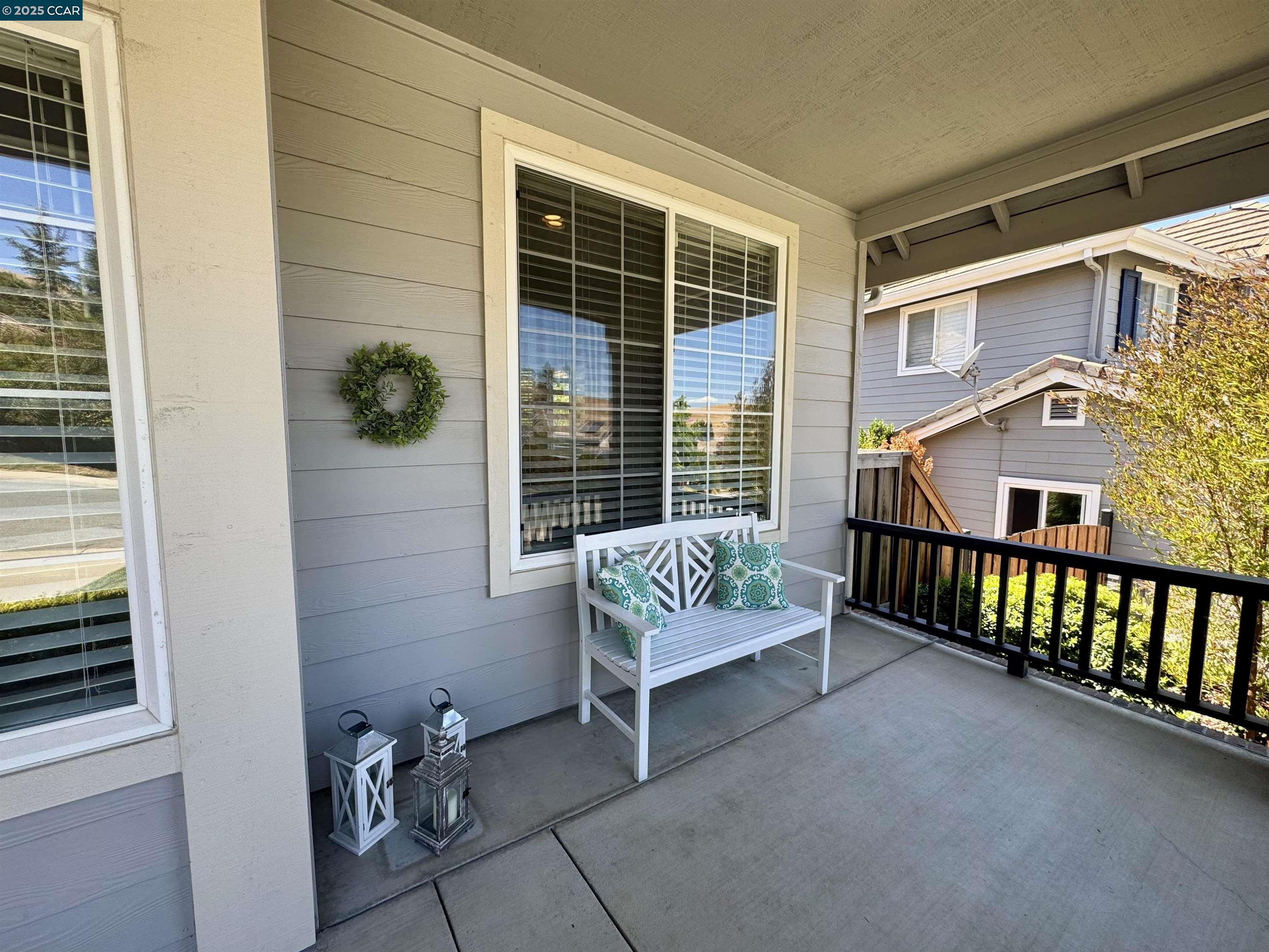 Detail Gallery Image 4 of 33 For 7016 Molluk Way, Clayton,  CA 94517 - 3 Beds | 2 Baths