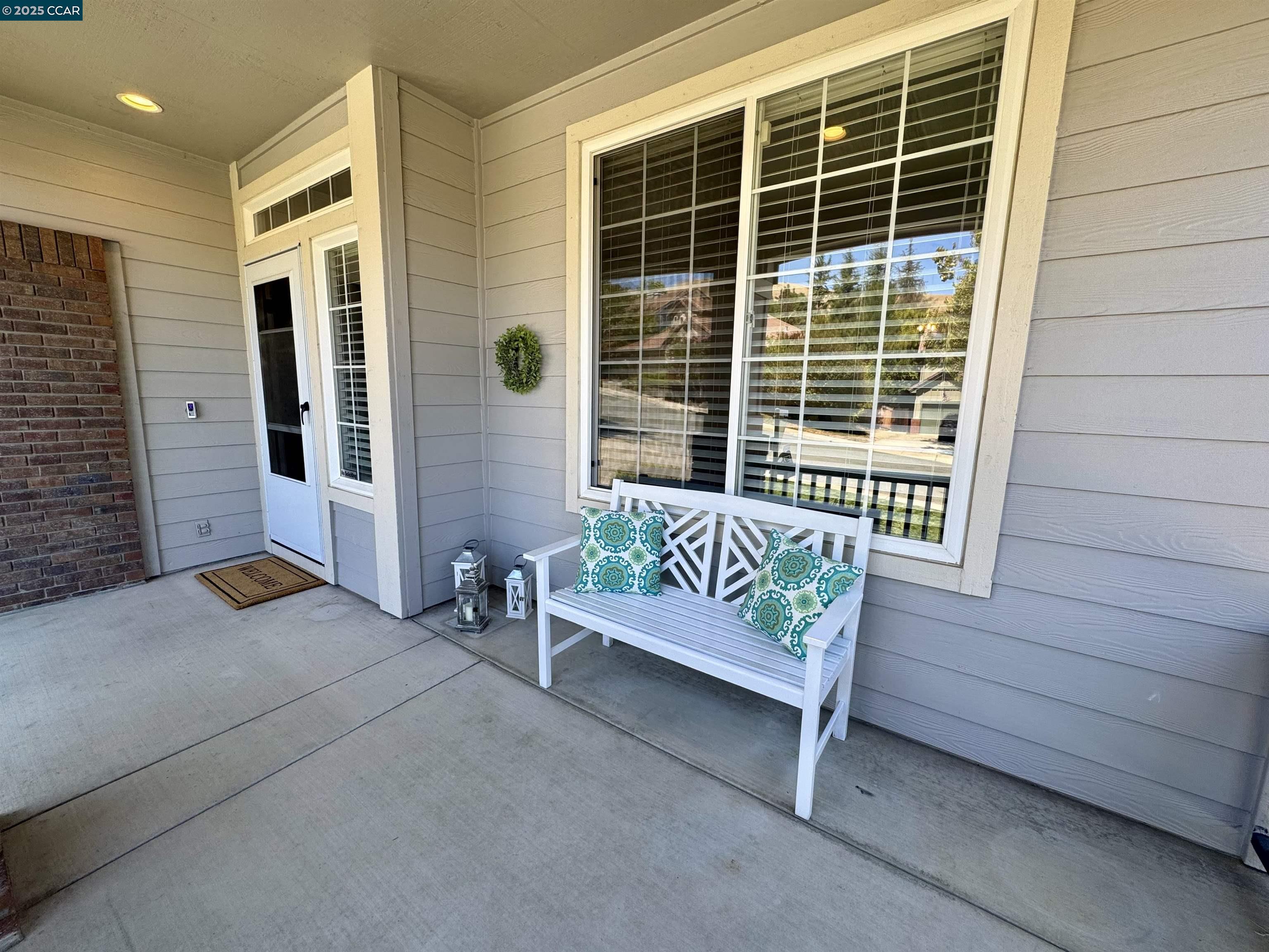 Detail Gallery Image 5 of 33 For 7016 Molluk Way, Clayton,  CA 94517 - 3 Beds | 2 Baths