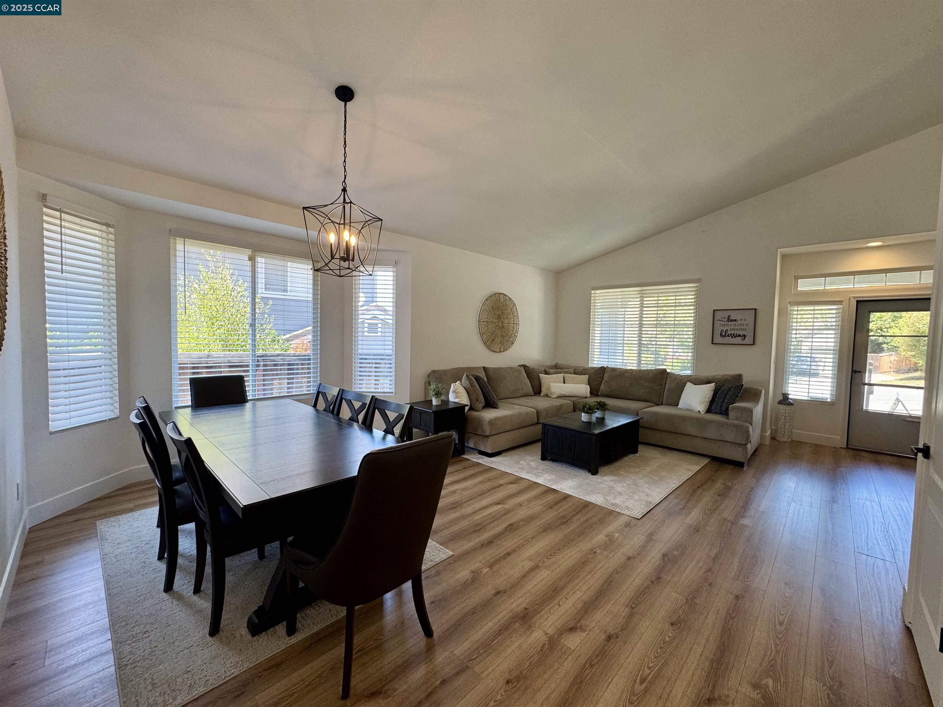 Detail Gallery Image 6 of 33 For 7016 Molluk Way, Clayton,  CA 94517 - 3 Beds | 2 Baths