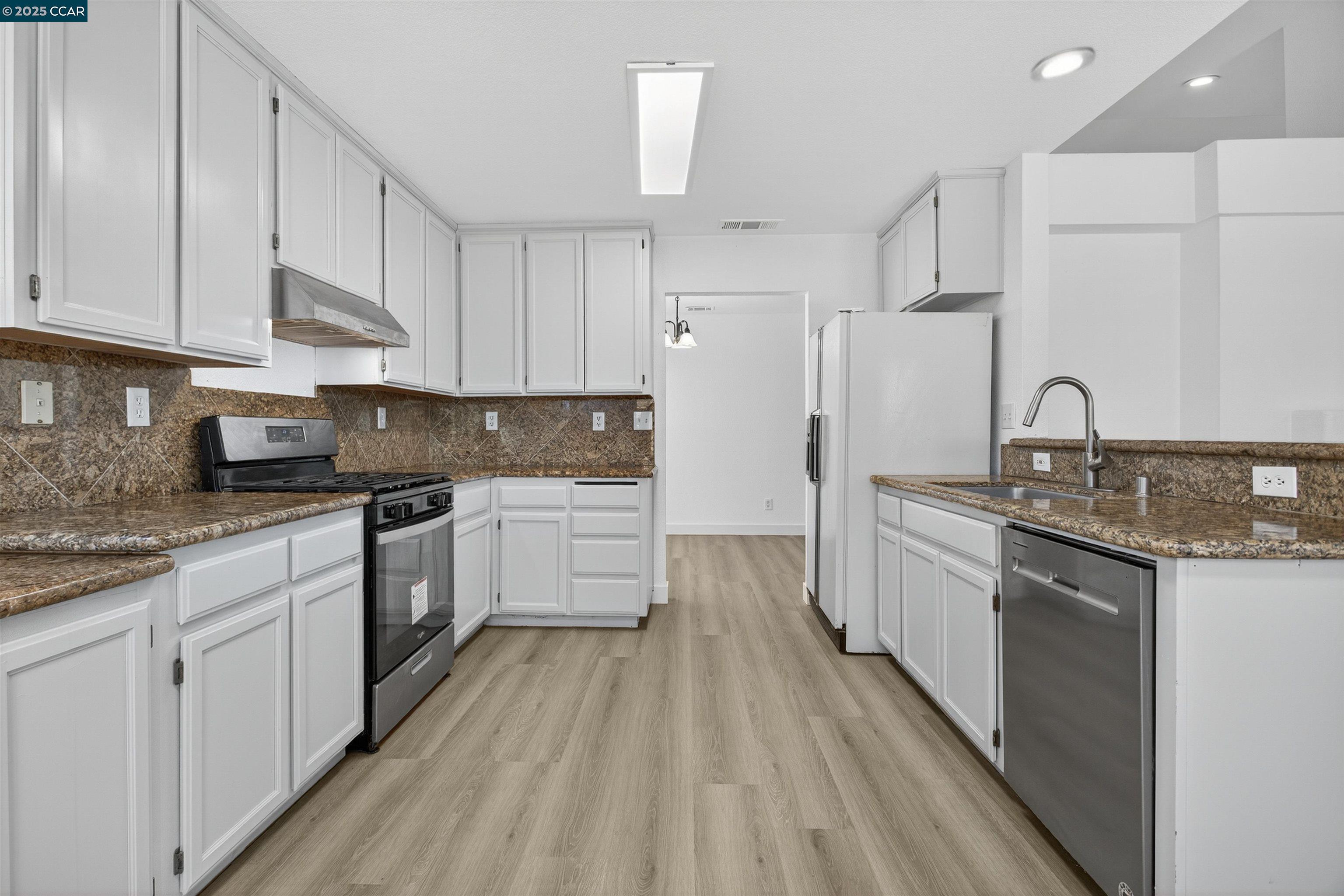 Detail Gallery Image 13 of 33 For 1381 Arlington Way, Brentwood,  CA 94513 - 4 Beds | 2 Baths
