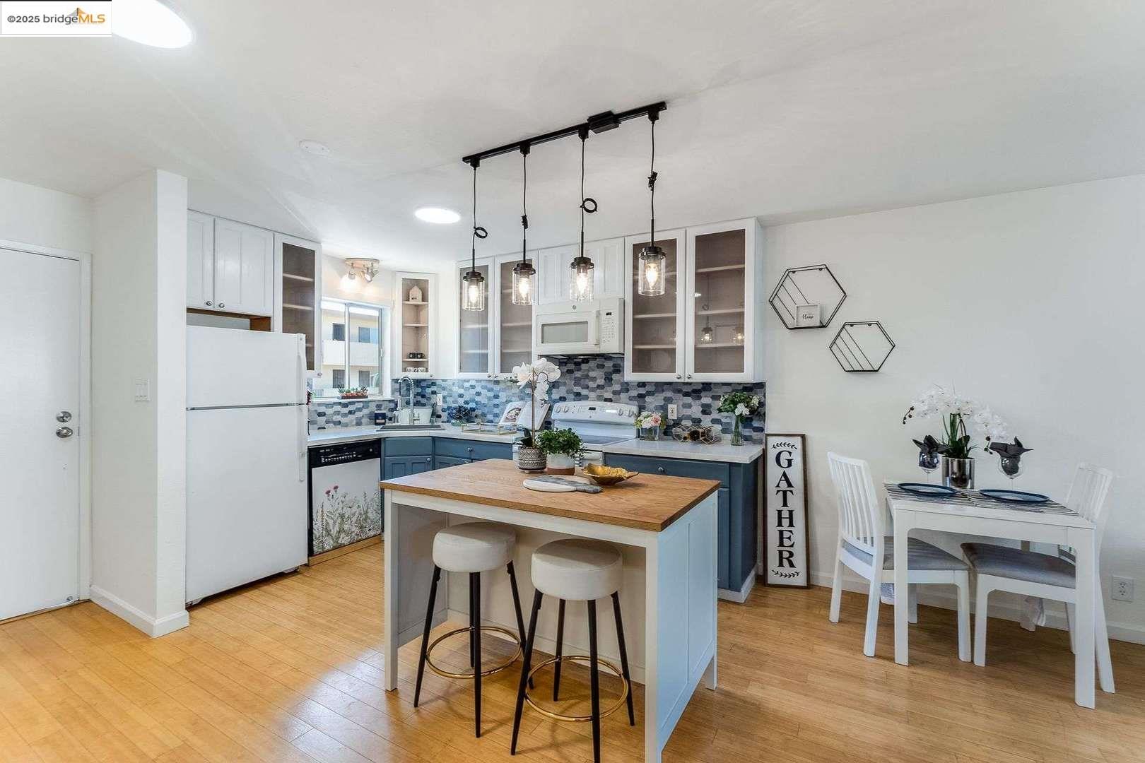Photo #2: 41107760 Listing 