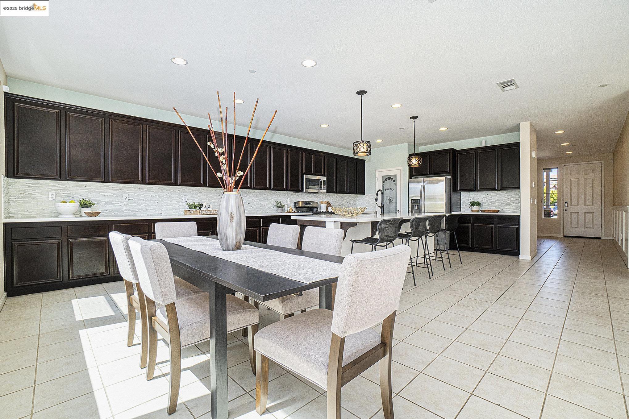 Detail Gallery Image 12 of 46 For 2776 Alves Ranch Rd, Pittsburg,  CA 94565 - 5 Beds | 3 Baths