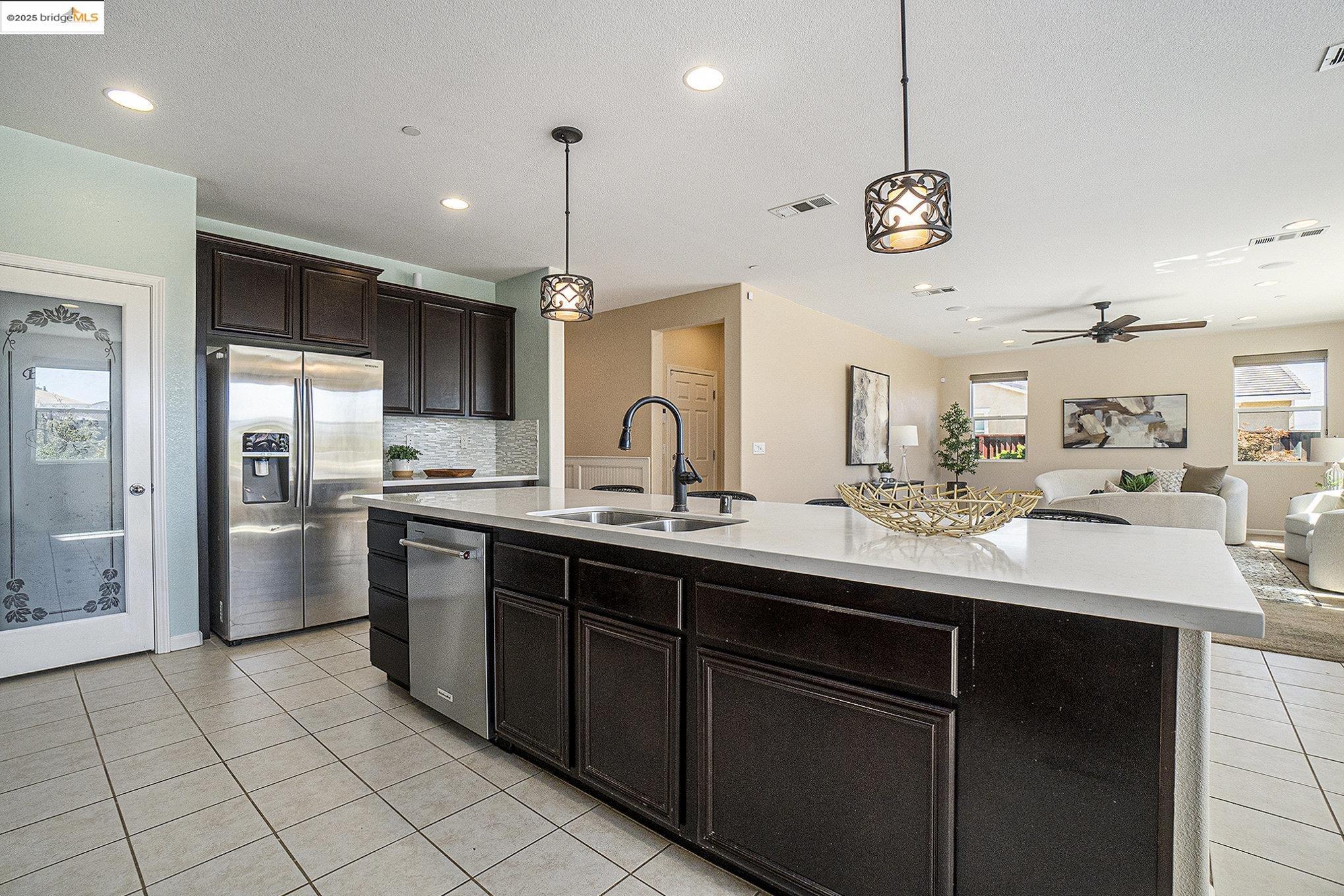 Detail Gallery Image 15 of 46 For 2776 Alves Ranch Rd, Pittsburg,  CA 94565 - 5 Beds | 3 Baths