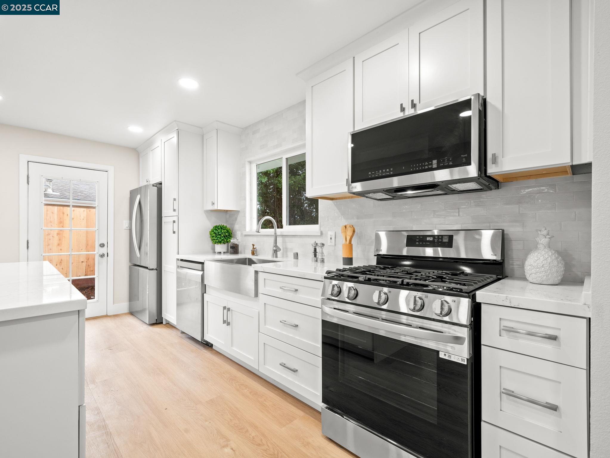 Detail Gallery Image 4 of 28 For 4285 Carter Ct, Concord,  CA 94521 - 4 Beds | 2 Baths