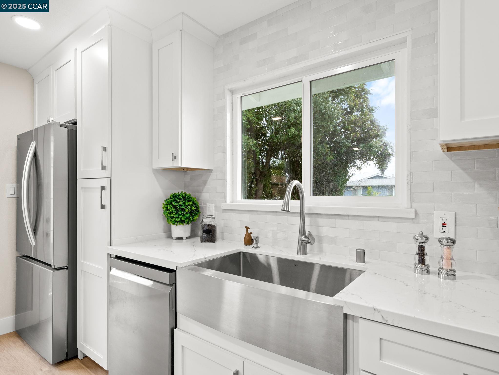 Detail Gallery Image 9 of 28 For 4285 Carter Ct, Concord,  CA 94521 - 4 Beds | 2 Baths