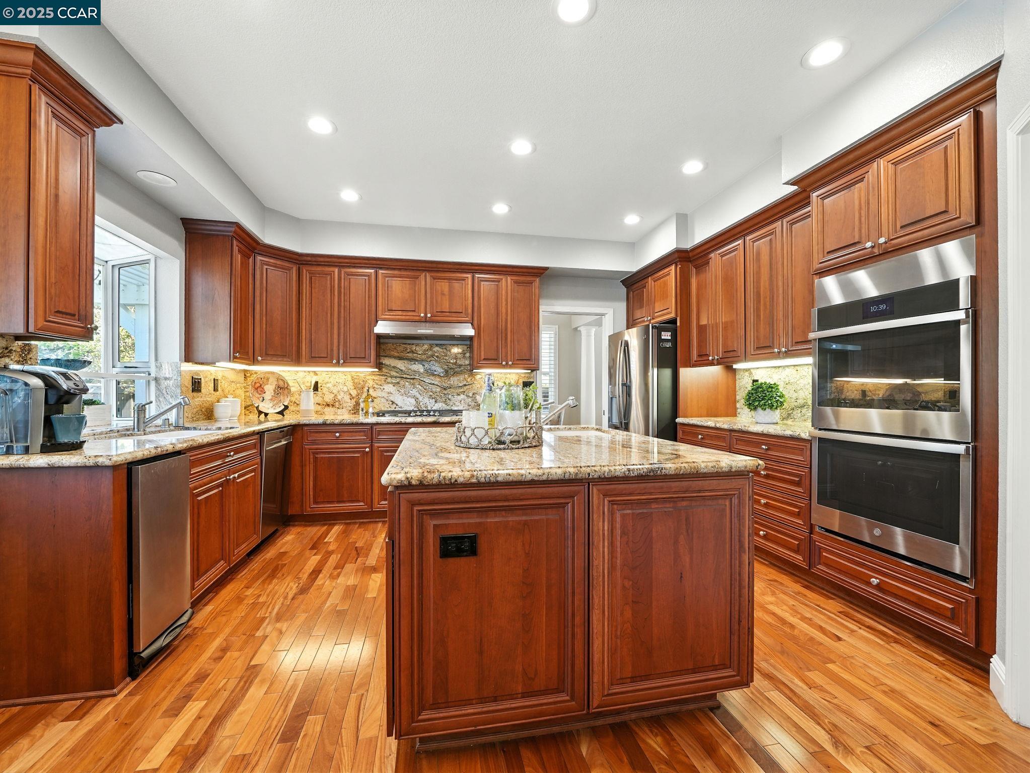 Detail Gallery Image 11 of 52 For 3052 Miwok Way, Clayton,  CA 94517 - 5 Beds | 3/1 Baths