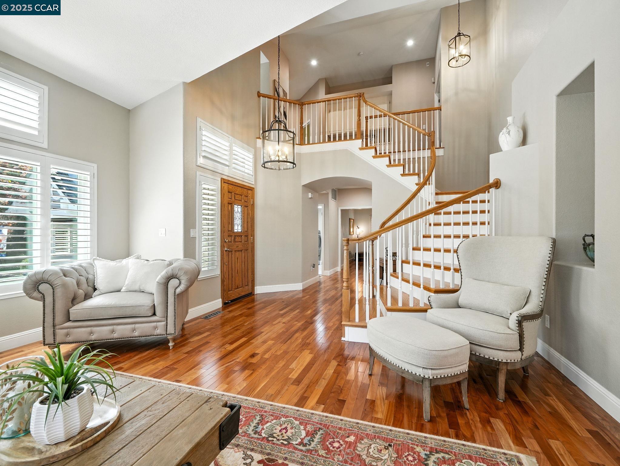 Detail Gallery Image 4 of 52 For 3052 Miwok Way, Clayton,  CA 94517 - 5 Beds | 3/1 Baths