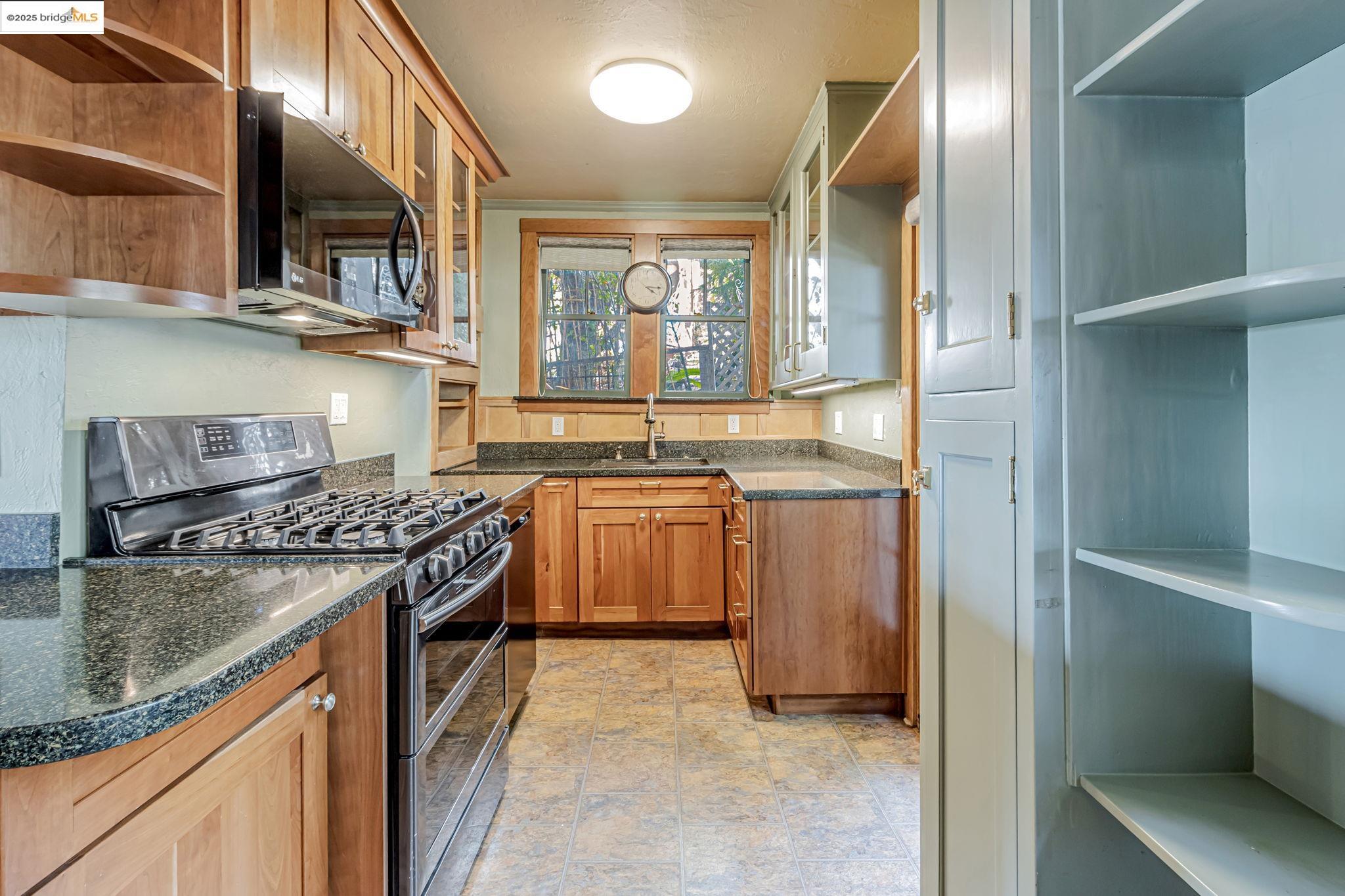 Detail Gallery Image 11 of 51 For 2517 Cedar St, Berkeley,  CA 94708 - – Beds | – Baths
