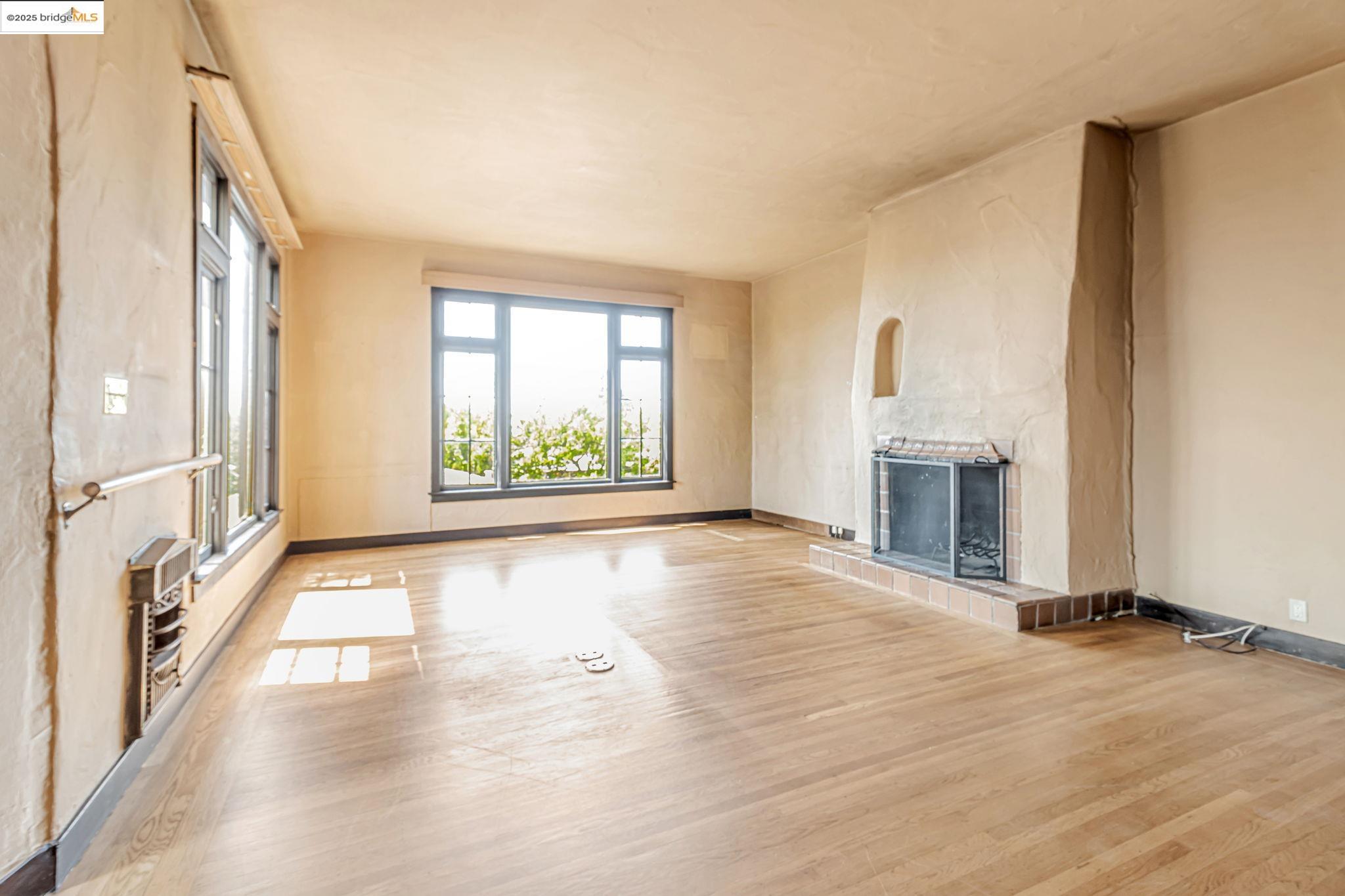 Detail Gallery Image 4 of 51 For 2517 Cedar St, Berkeley,  CA 94708 - – Beds | – Baths