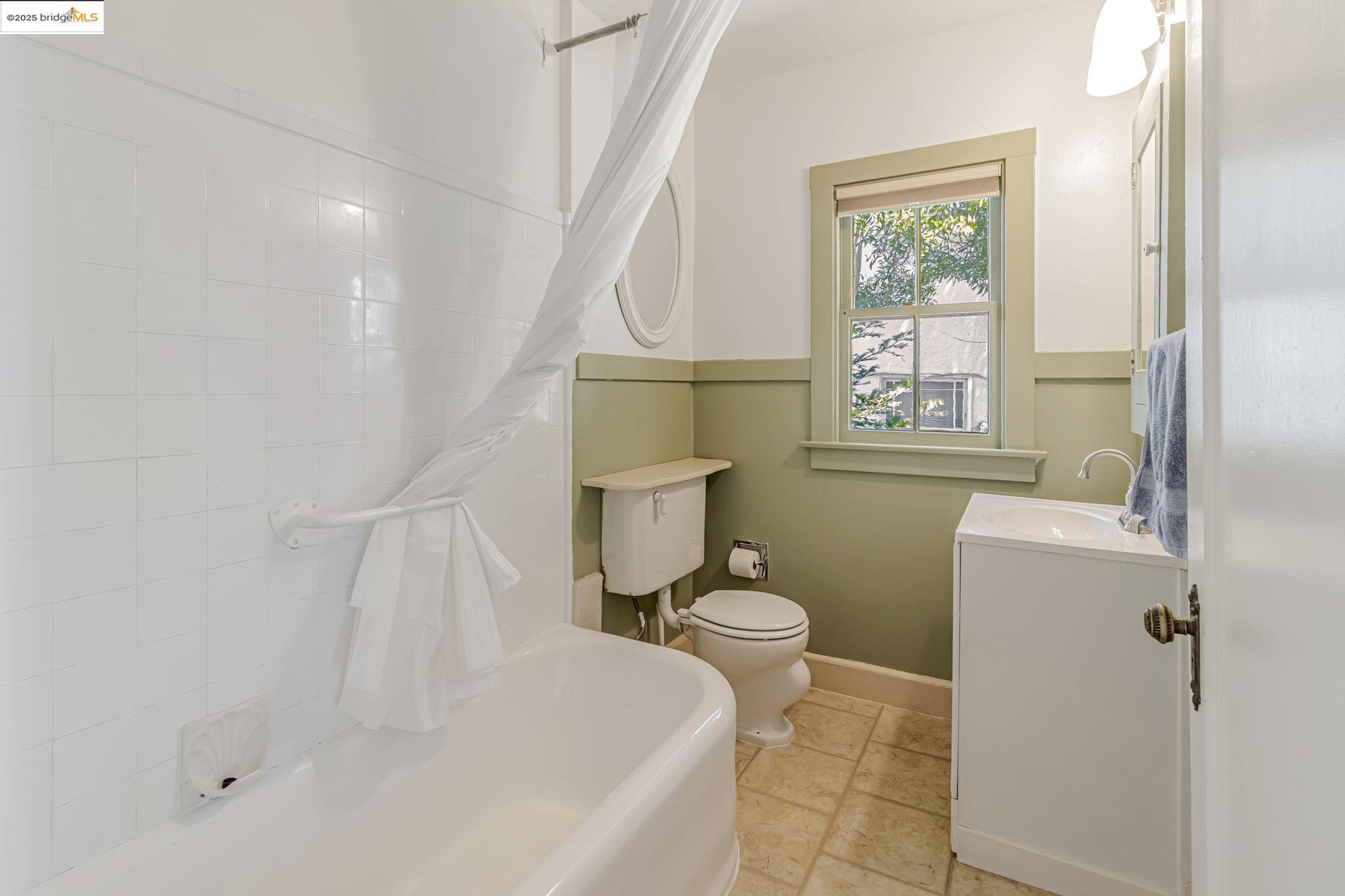Detail Gallery Image 32 of 51 For 2517 Cedar St, Berkeley,  CA 94708 - – Beds | – Baths