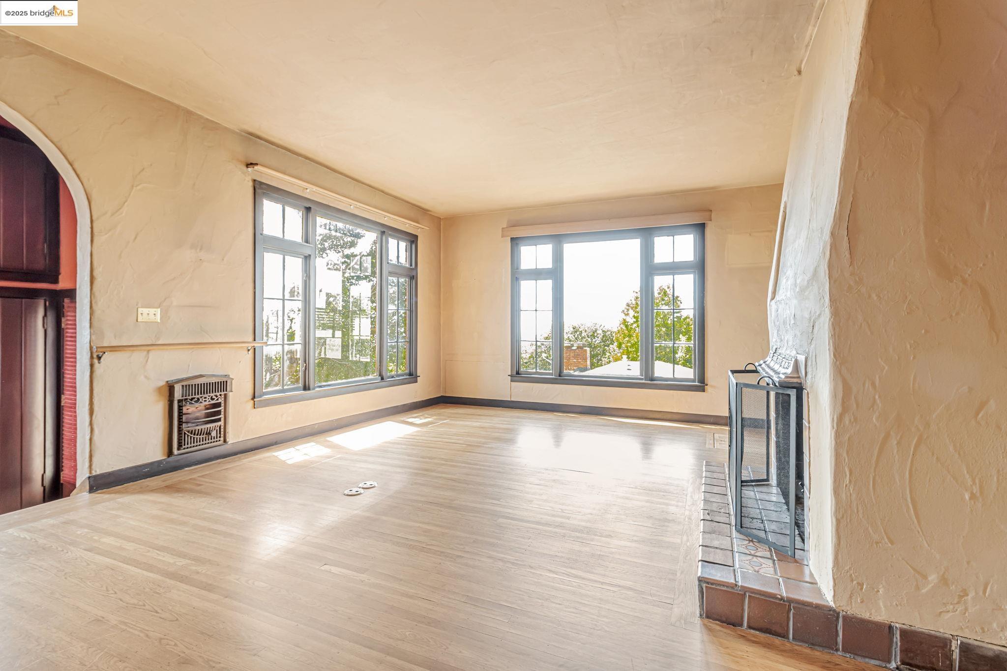 Detail Gallery Image 5 of 51 For 2517 Cedar St, Berkeley,  CA 94708 - – Beds | – Baths