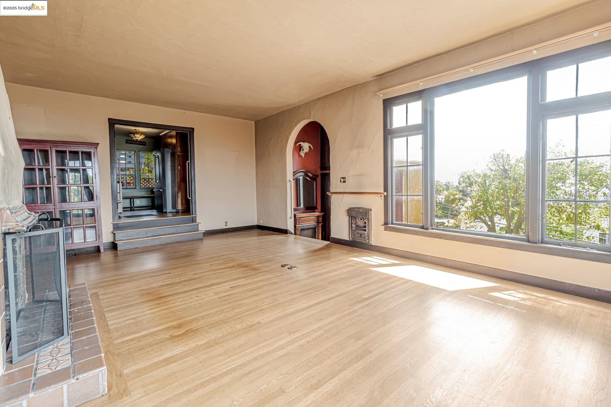 Detail Gallery Image 7 of 51 For 2517 Cedar St, Berkeley,  CA 94708 - – Beds | – Baths