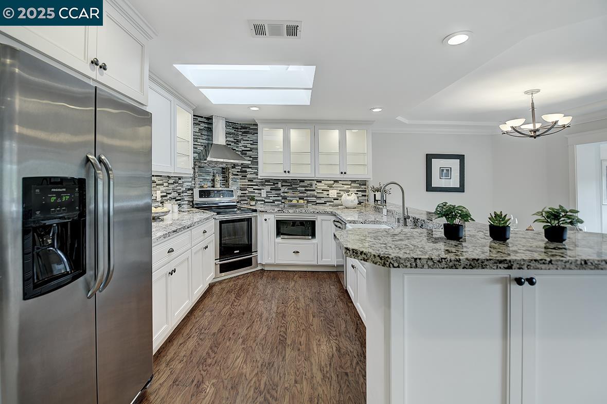 Detail Gallery Image 2 of 55 For 1232 Skycrest Dr #9,  Walnut Creek,  CA 94595 - 2 Beds | 1 Baths