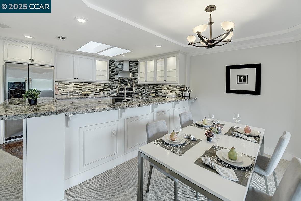Detail Gallery Image 6 of 55 For 1232 Skycrest Dr #9,  Walnut Creek,  CA 94595 - 2 Beds | 1 Baths