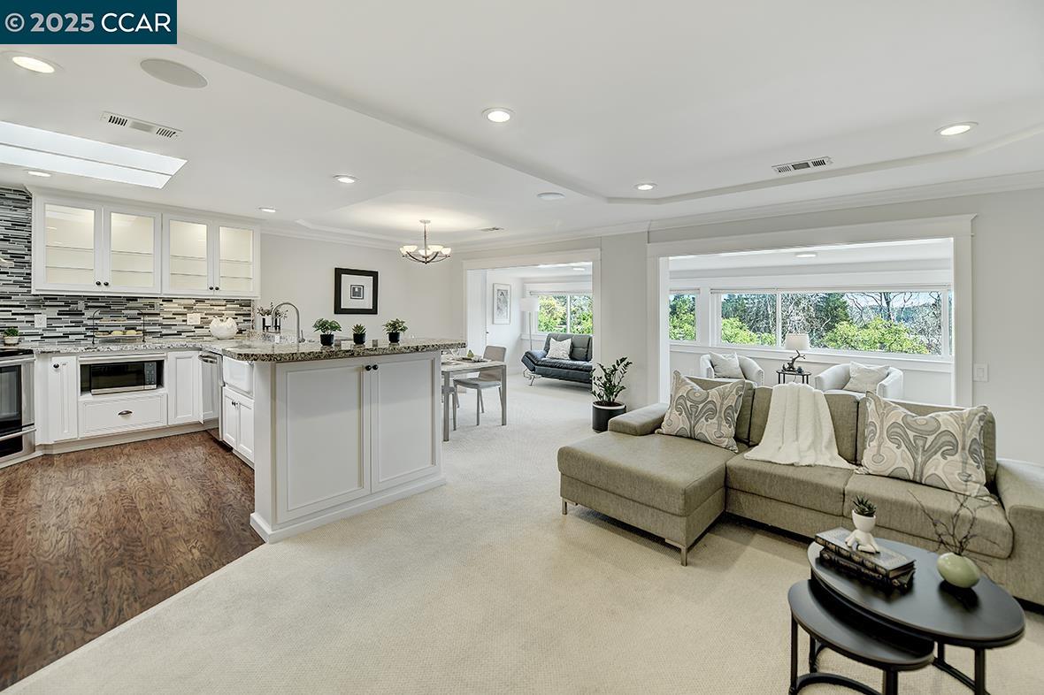 Detail Gallery Image 8 of 55 For 1232 Skycrest Dr #9,  Walnut Creek,  CA 94595 - 2 Beds | 1 Baths