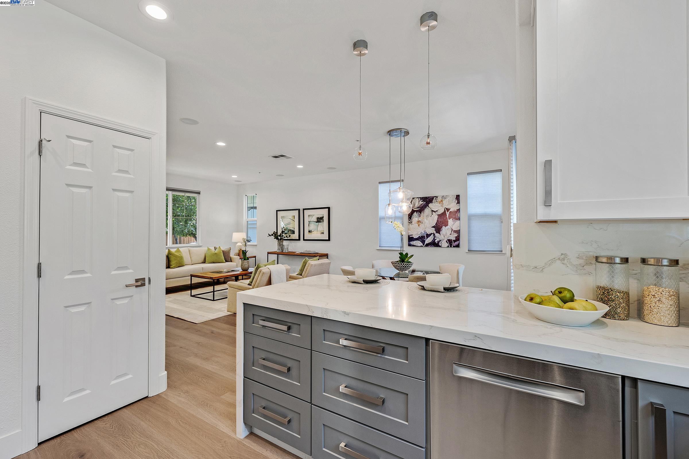 Detail Gallery Image 11 of 35 For 219 Blackstone Cmn, Livermore,  CA 94550 - 3 Beds | 2/1 Baths